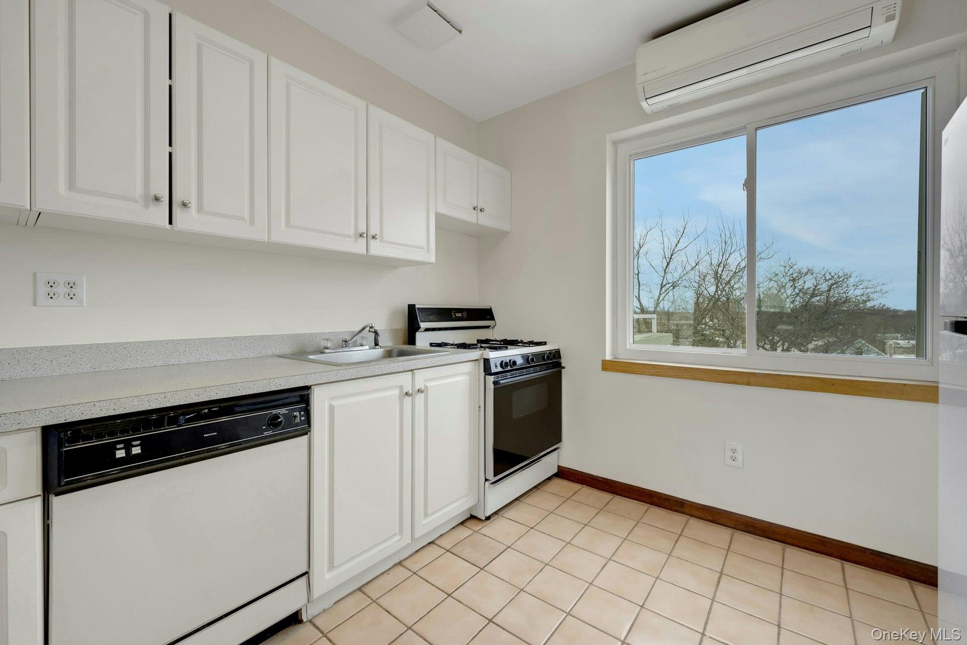 Condo Fordham  Bronx, NY 10464, MLS-965581-12