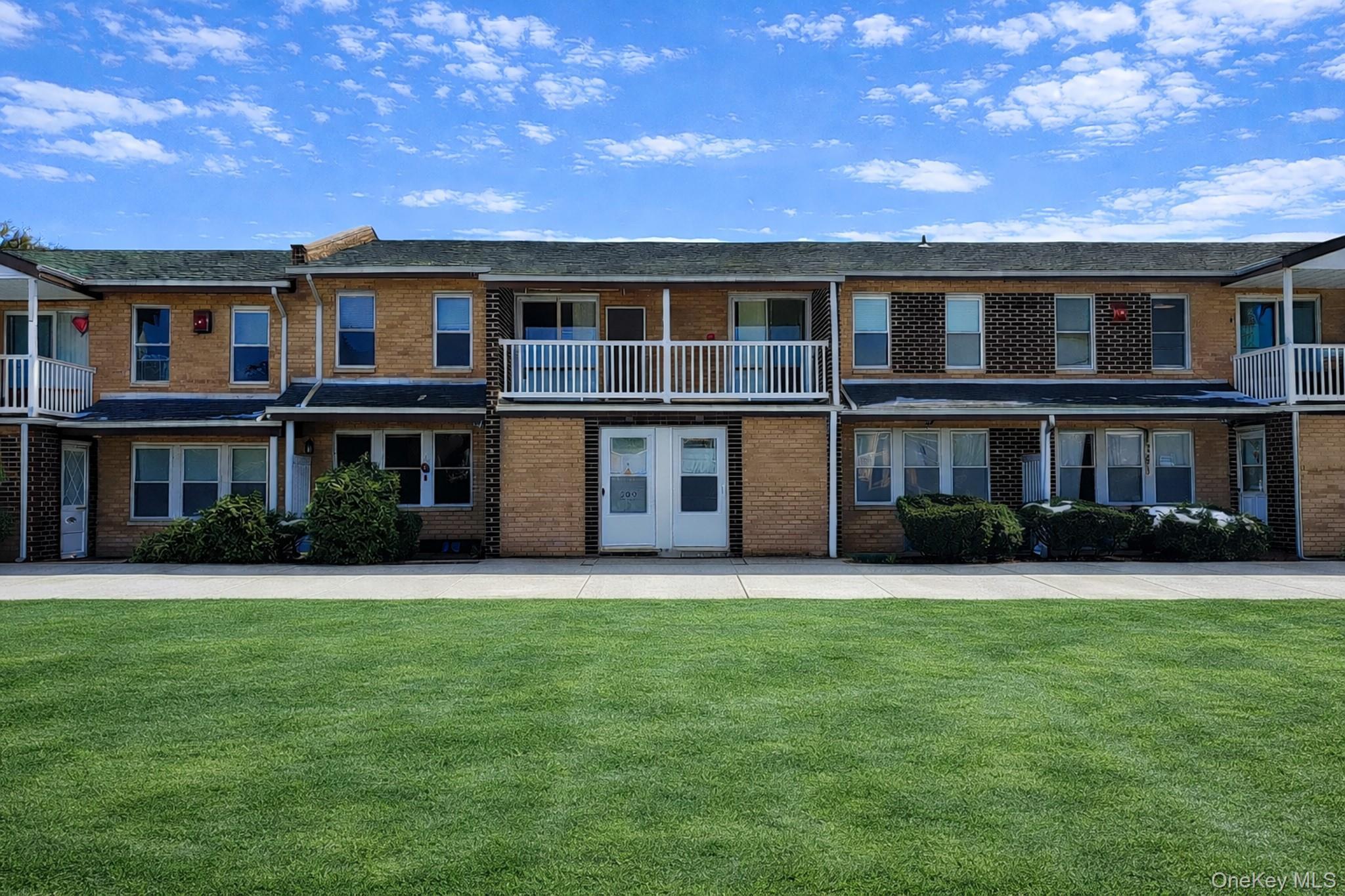 Condo Artist Lake  Suffolk County, NY 11953, MLS-965606-2