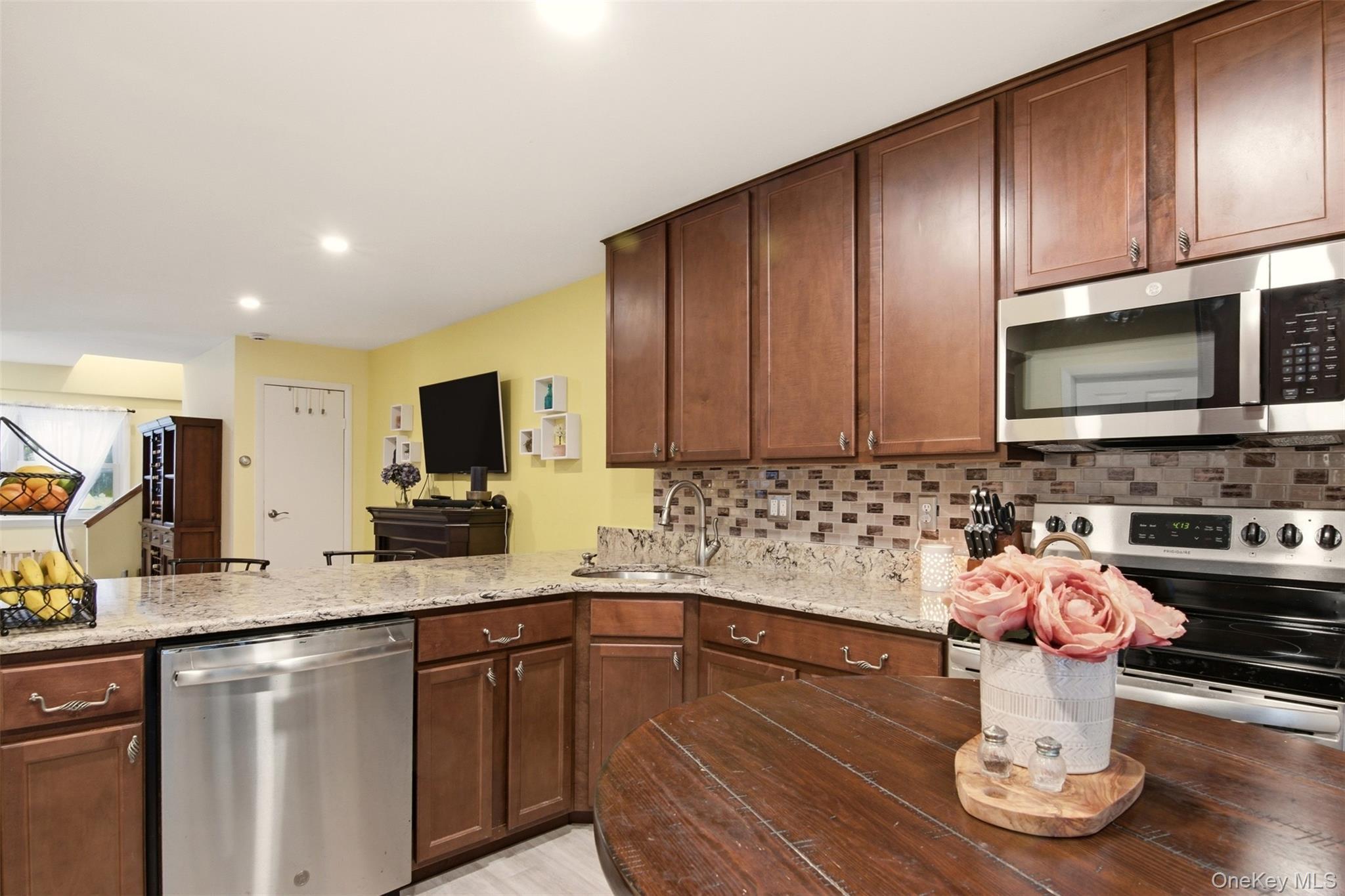 Single Family Lakeland  Suffolk County, NY 11738, MLS-965708-11