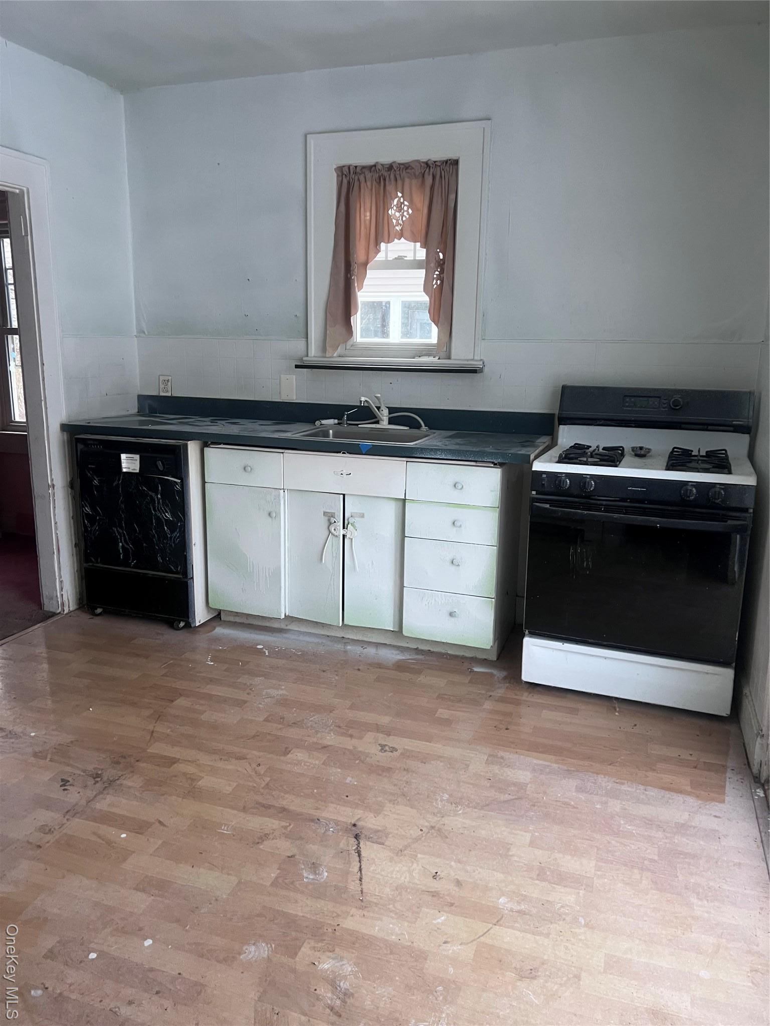 Single Family Park Nassau County, NY 11520, MLS-965748-6