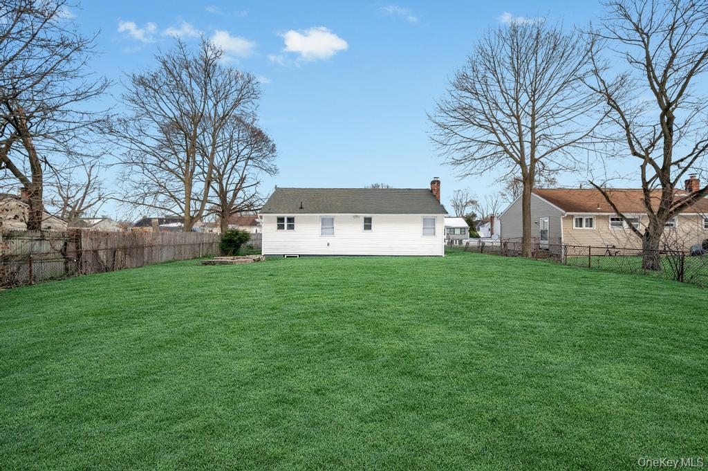 Single Family Silverpine Suffolk County, NY 11701, MLS-965764-17