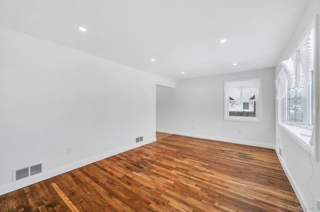 Single Family Silverpine Suffolk County, NY 11701, MLS-965764-4