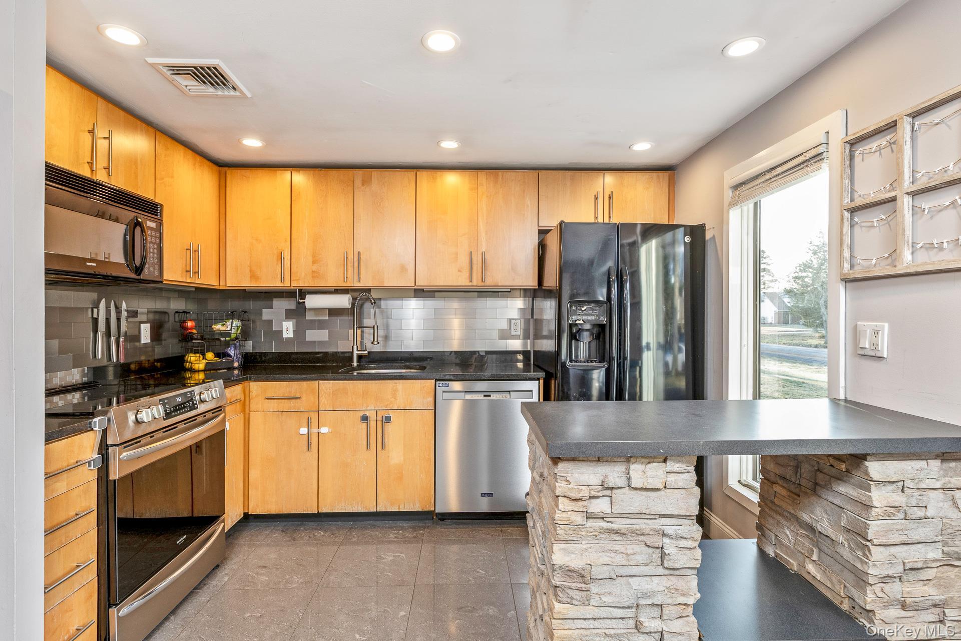 Single Family Longleaf Suffolk County, NY 11763, MLS-965823-6