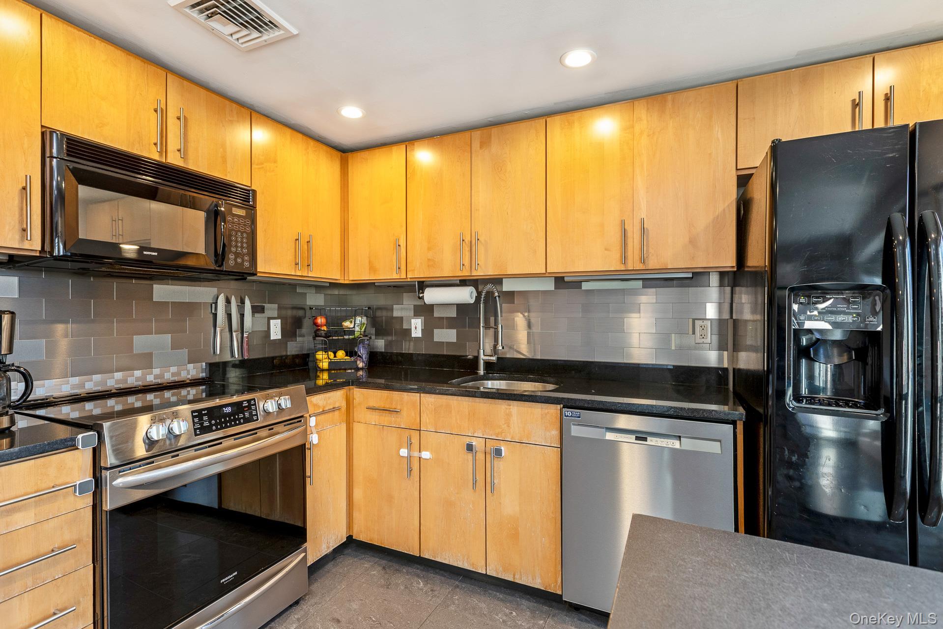 Single Family Longleaf Suffolk County, NY 11763, MLS-965823-7