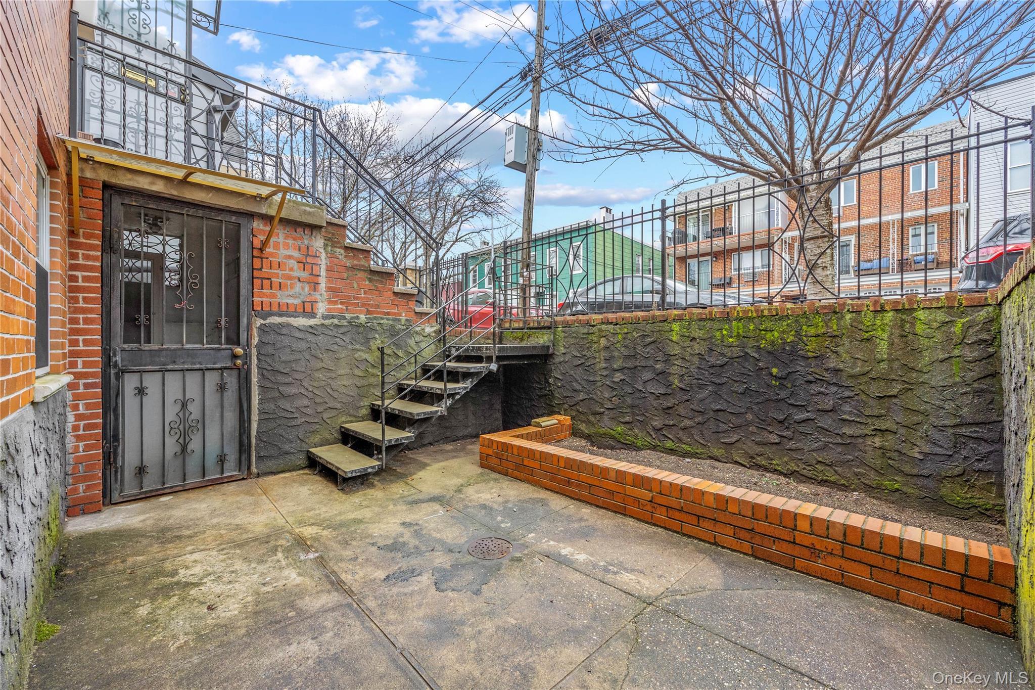 Single Family 37th  Queens, NY 11105, MLS-965874-22