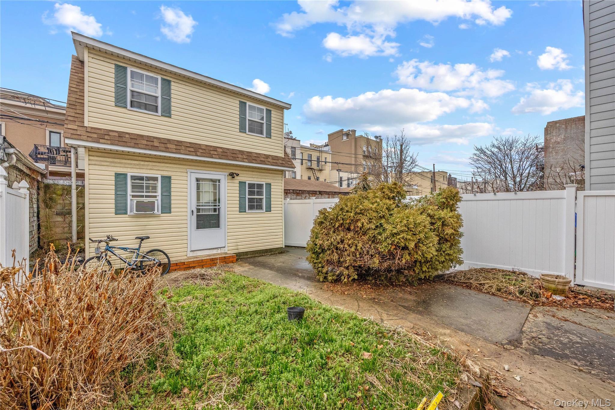 Single Family 37th  Queens, NY 11105, MLS-965874-23