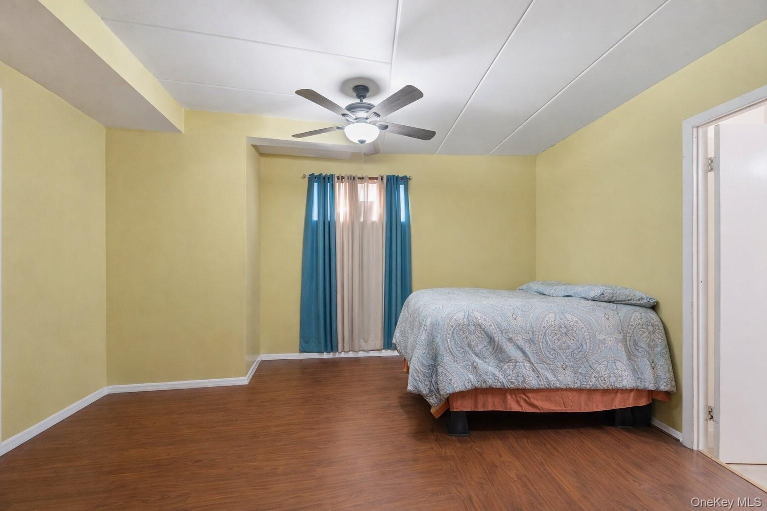 Single Family Home  Bronx, NY 10459, MLS-965878-15