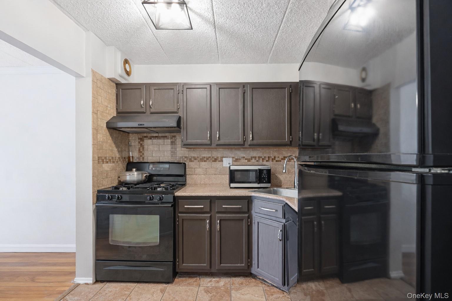 Single Family Home  Bronx, NY 10459, MLS-965878-23