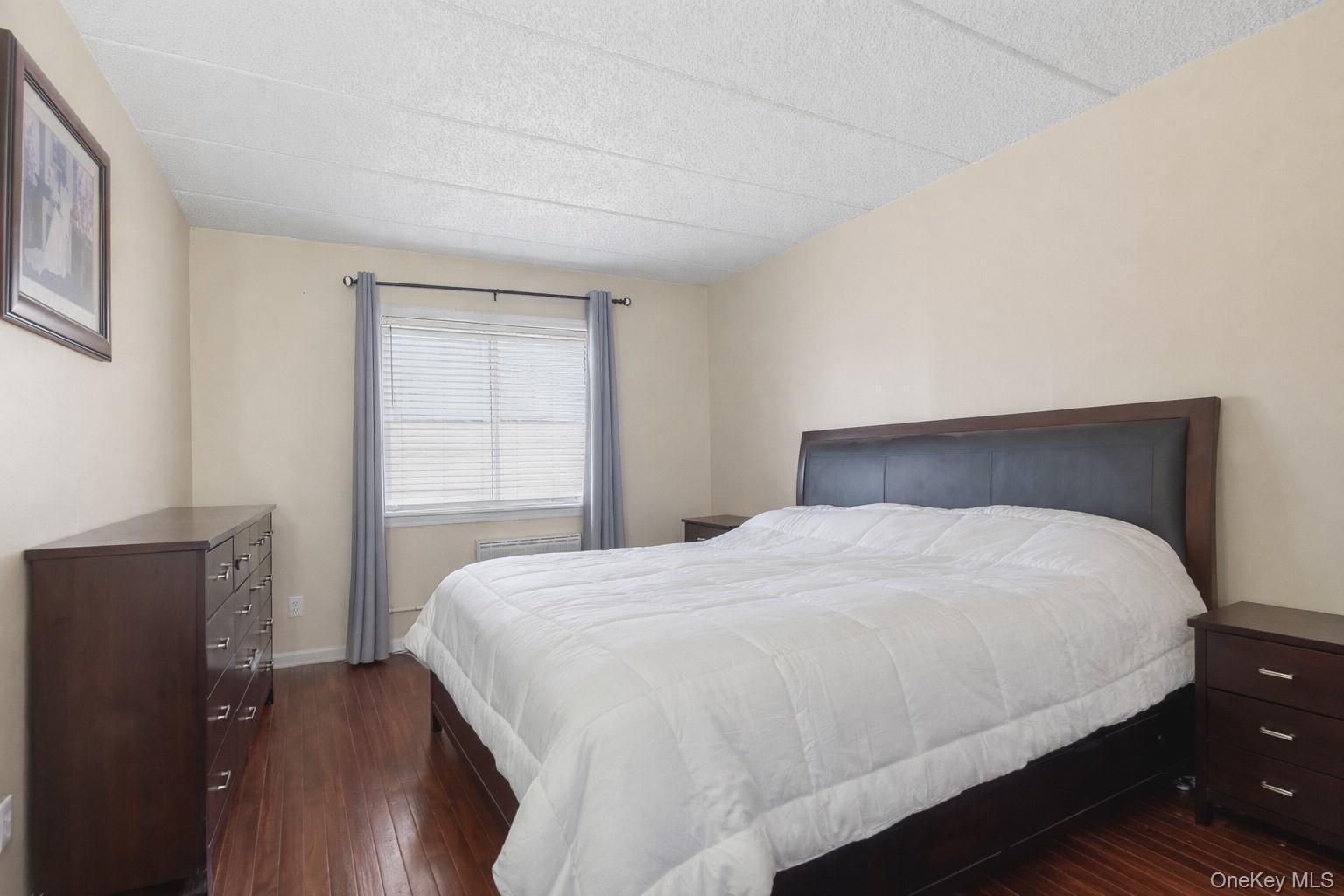 Single Family Home  Bronx, NY 10459, MLS-965878-39