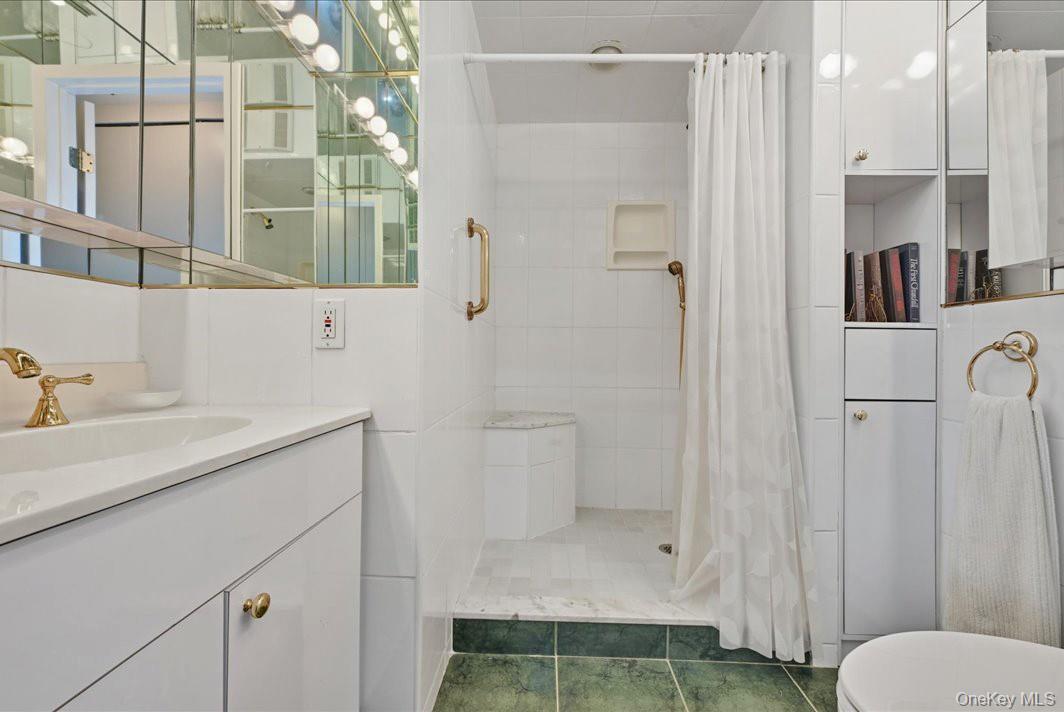 Coop Grand Central  Queens, NY 11005, MLS-965926-23