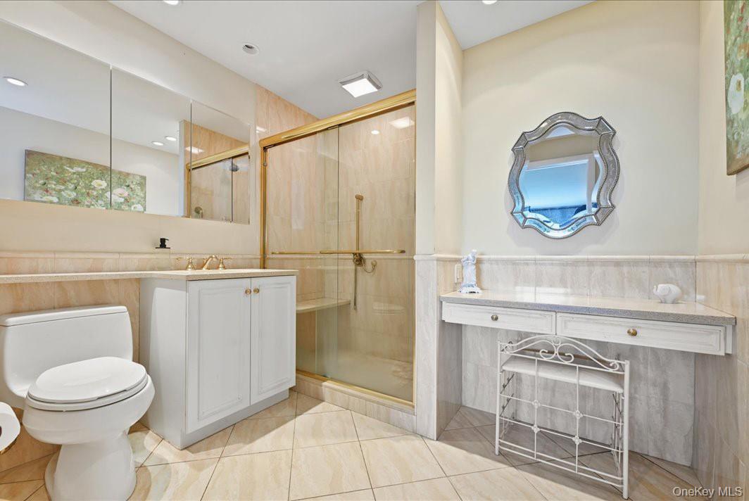 Coop Grand Central  Queens, NY 11005, MLS-965926-27