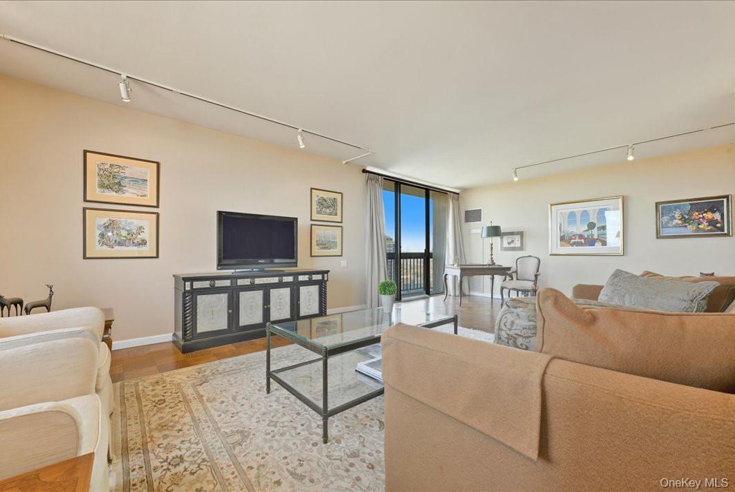 Coop Grand Central  Queens, NY 11005, MLS-965926-6