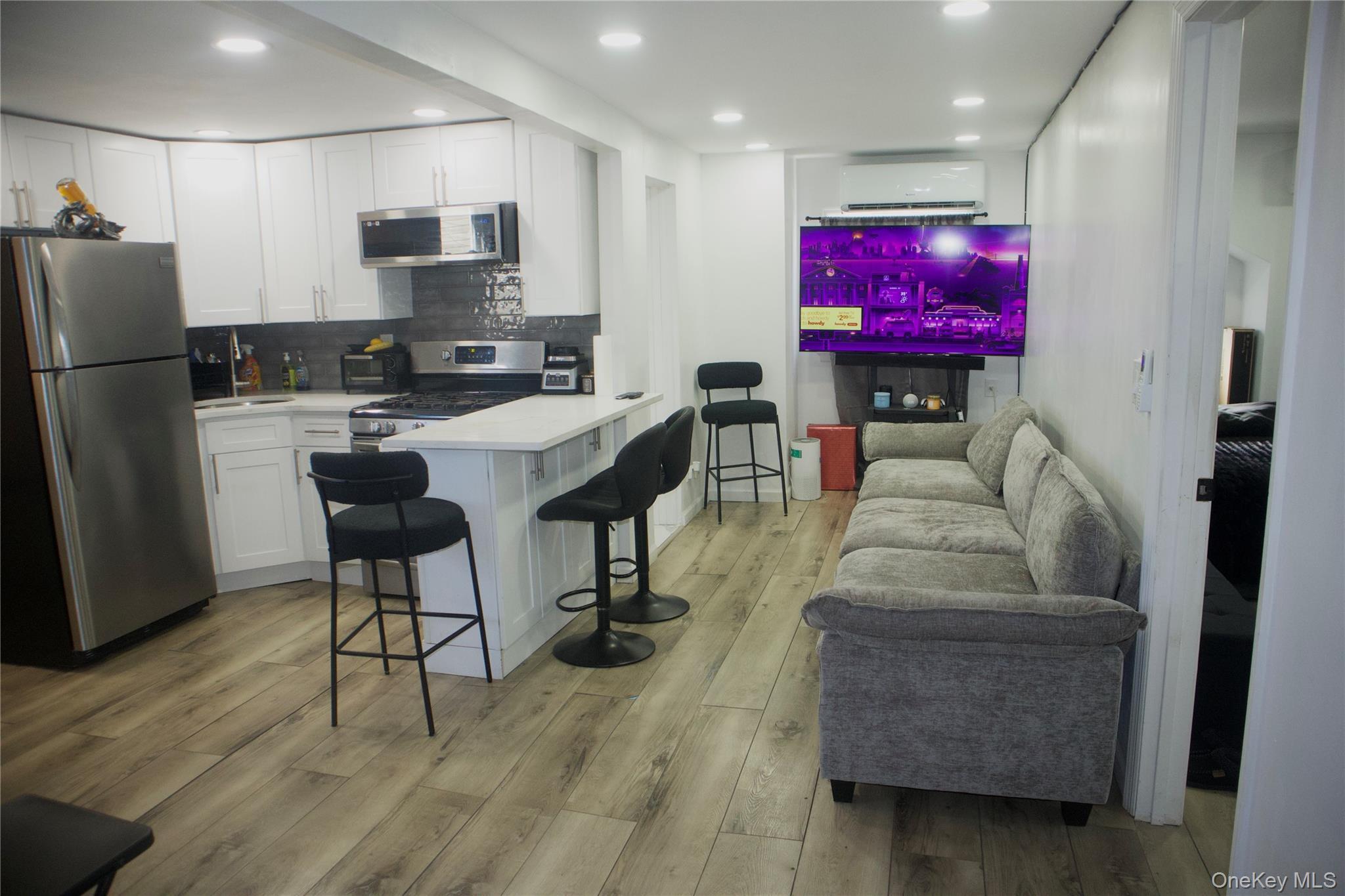 Single Family 223rd  Queens, NY 11413, MLS-965947-18