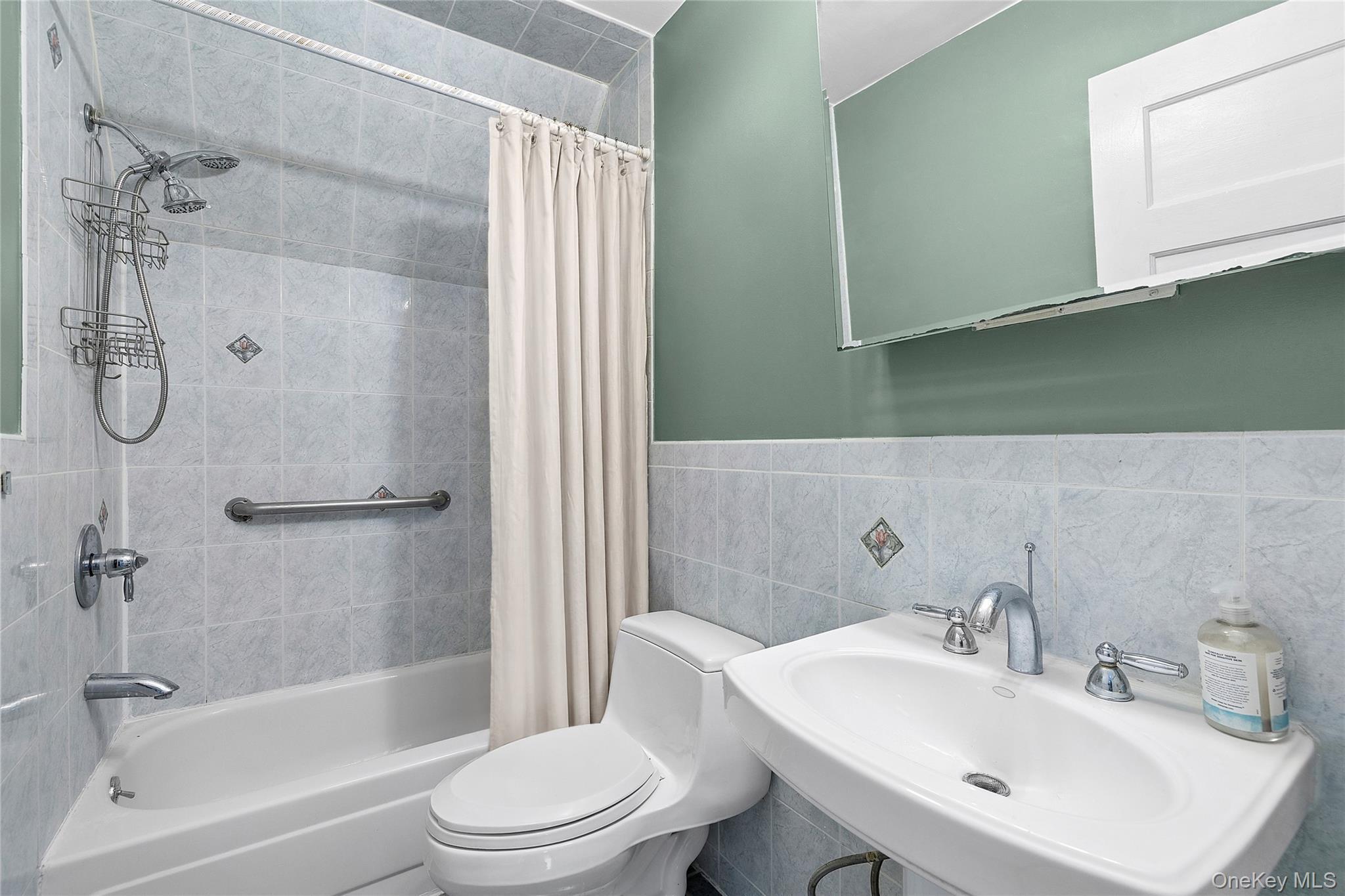 Single Family Slocum  Queens, NY 11375, MLS-966009-12