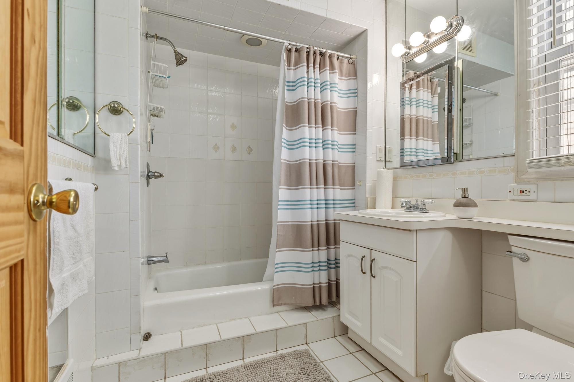 Single Family Dormans  Queens, NY 11412, MLS-966012-21