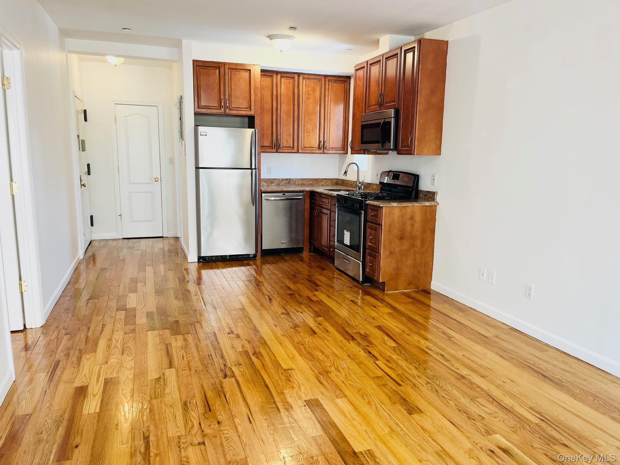 Condo 63rd  Queens, NY 11375, MLS-966014-10