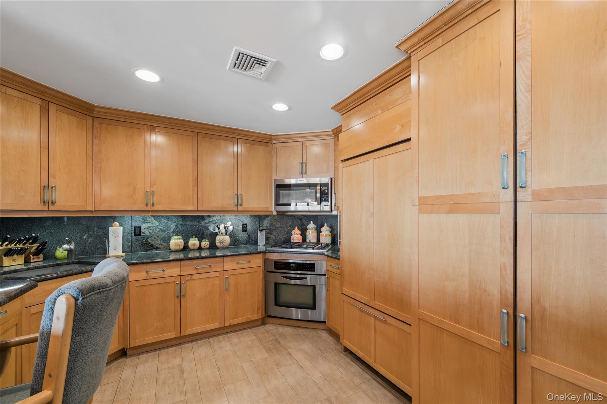 Condo Oceanfront  Nassau County, NY 11561, MLS-966047-10