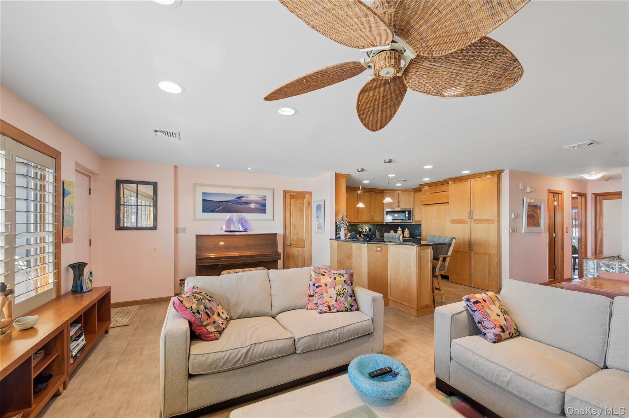 Condo Oceanfront  Nassau County, NY 11561, MLS-966047-3