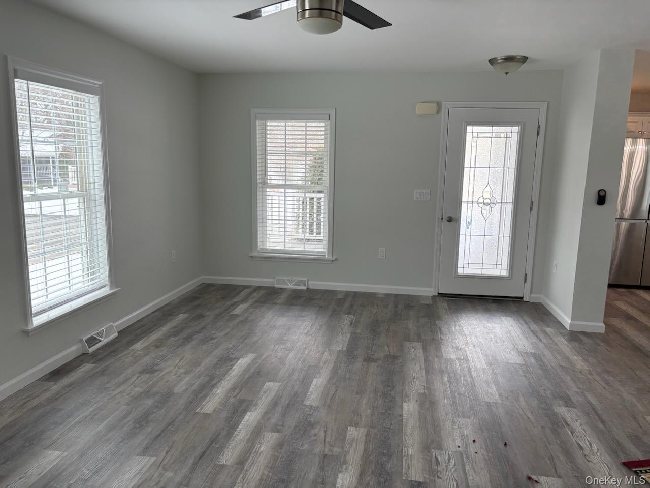 Single Family Old Country  Suffolk County, NY 11901, MLS-966107-11