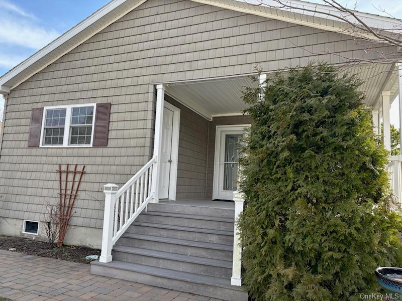 Single Family Old Country  Suffolk County, NY 11901, MLS-966107-2