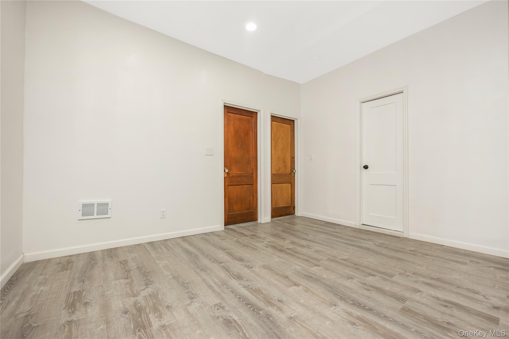 Single Family 60th Queens, NY 11378, MLS-966116-20