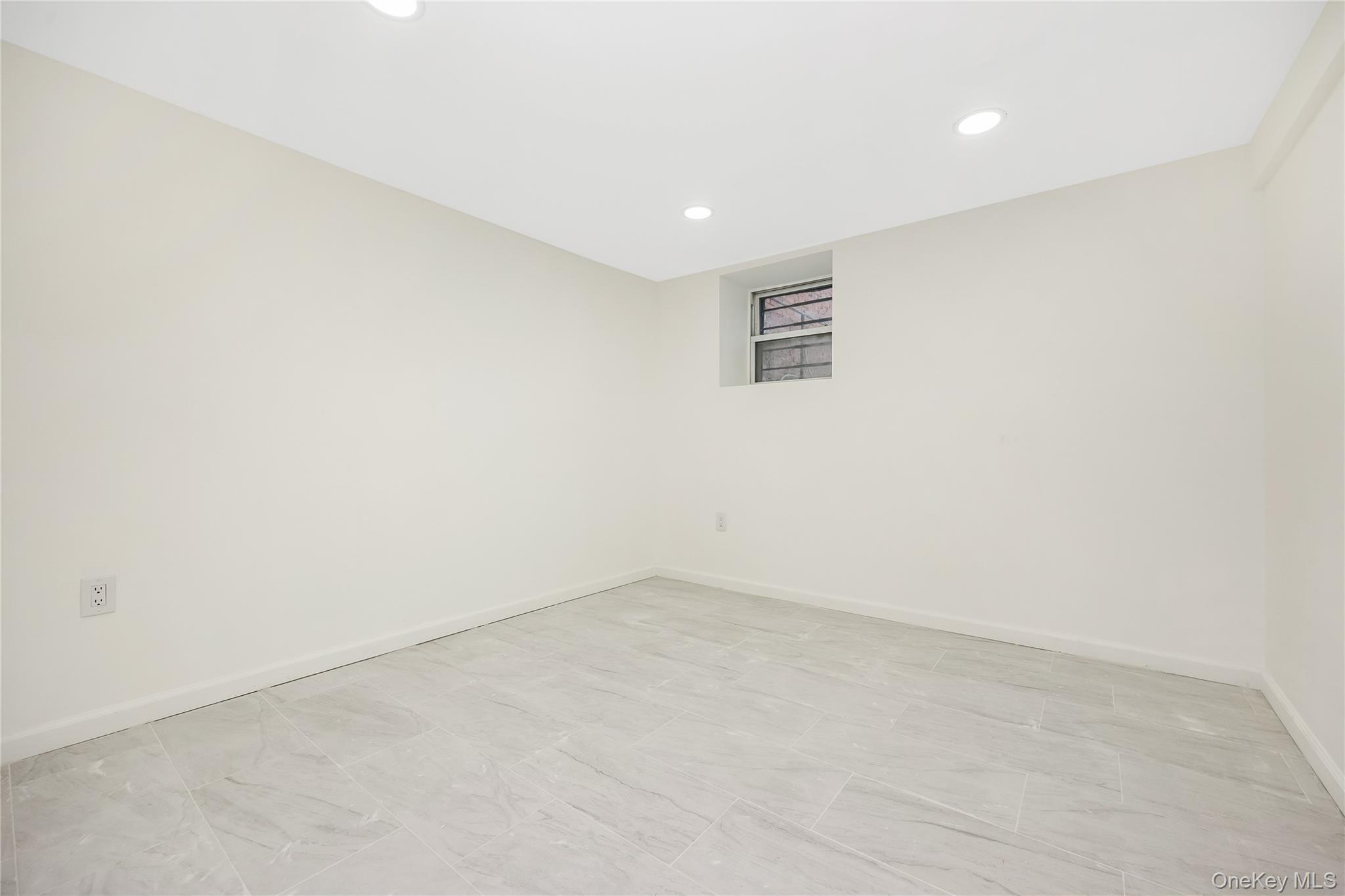 Single Family 60th Queens, NY 11378, MLS-966116-21