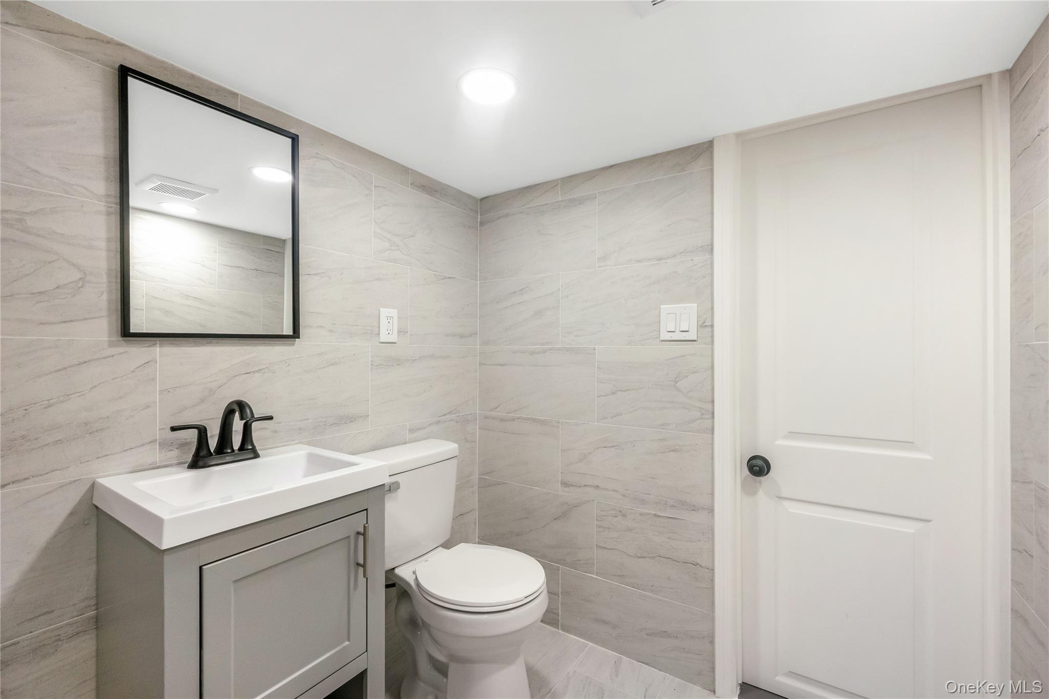 Single Family 60th Queens, NY 11378, MLS-966116-24