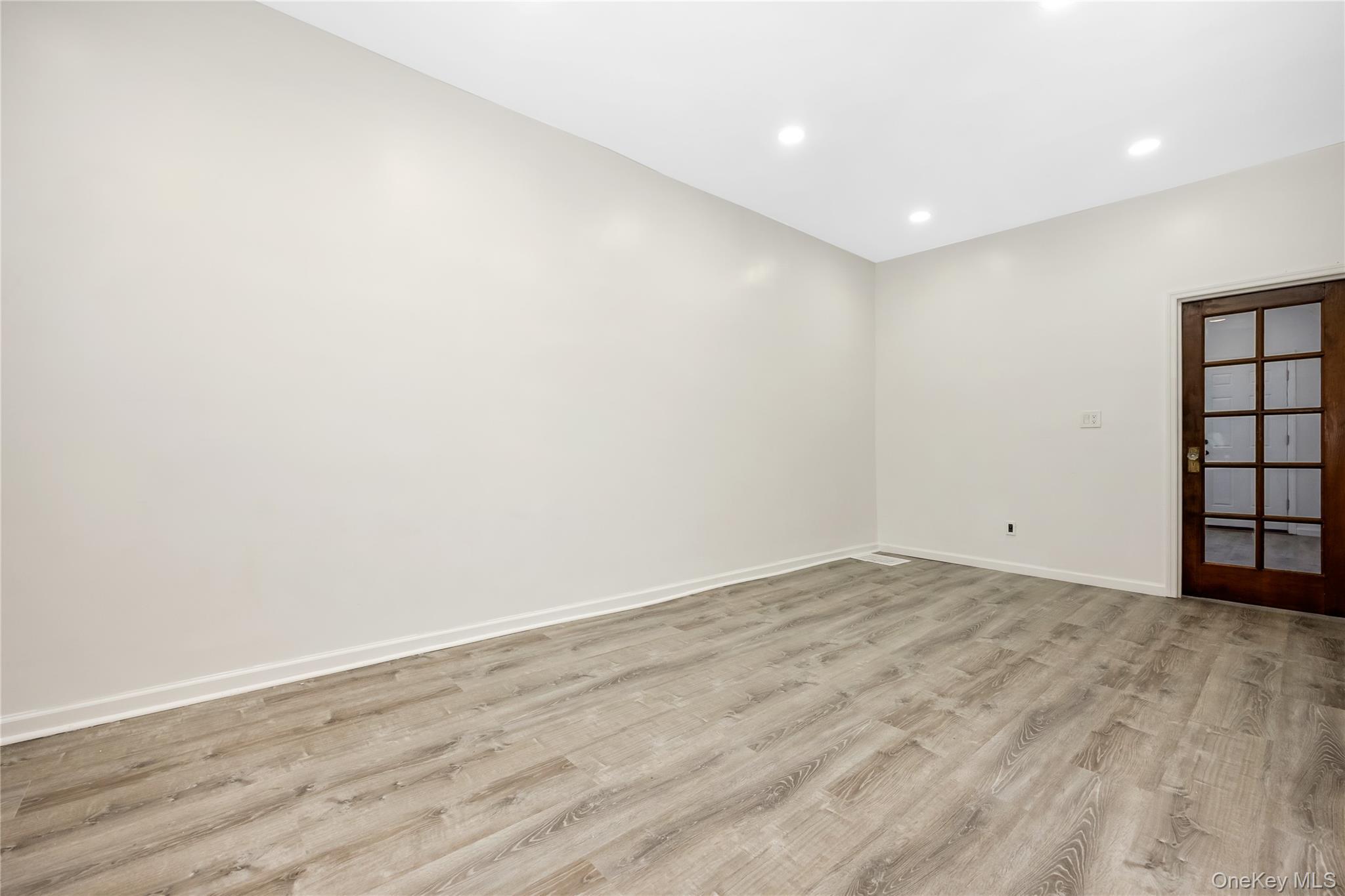 Single Family 60th Queens, NY 11378, MLS-966116-8