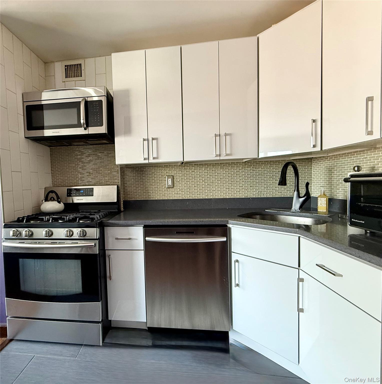 Condo 57th  Queens, NY 11373, MLS-966164-9