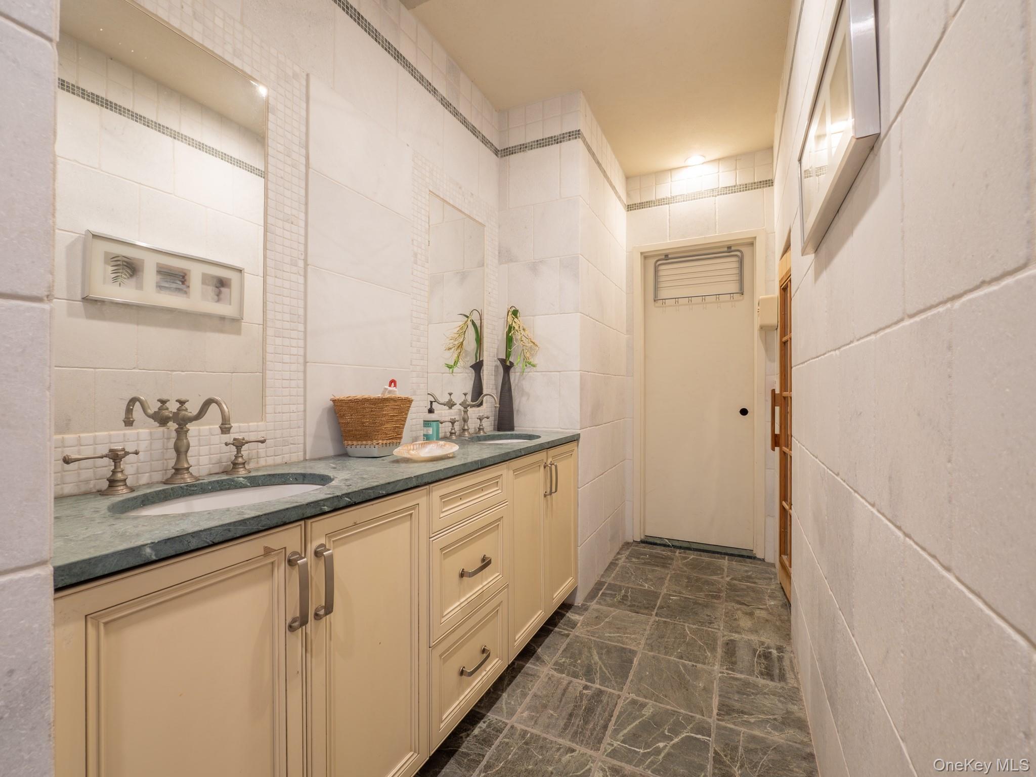 Single Family Radnor  Queens, NY 11432, MLS-966166-40