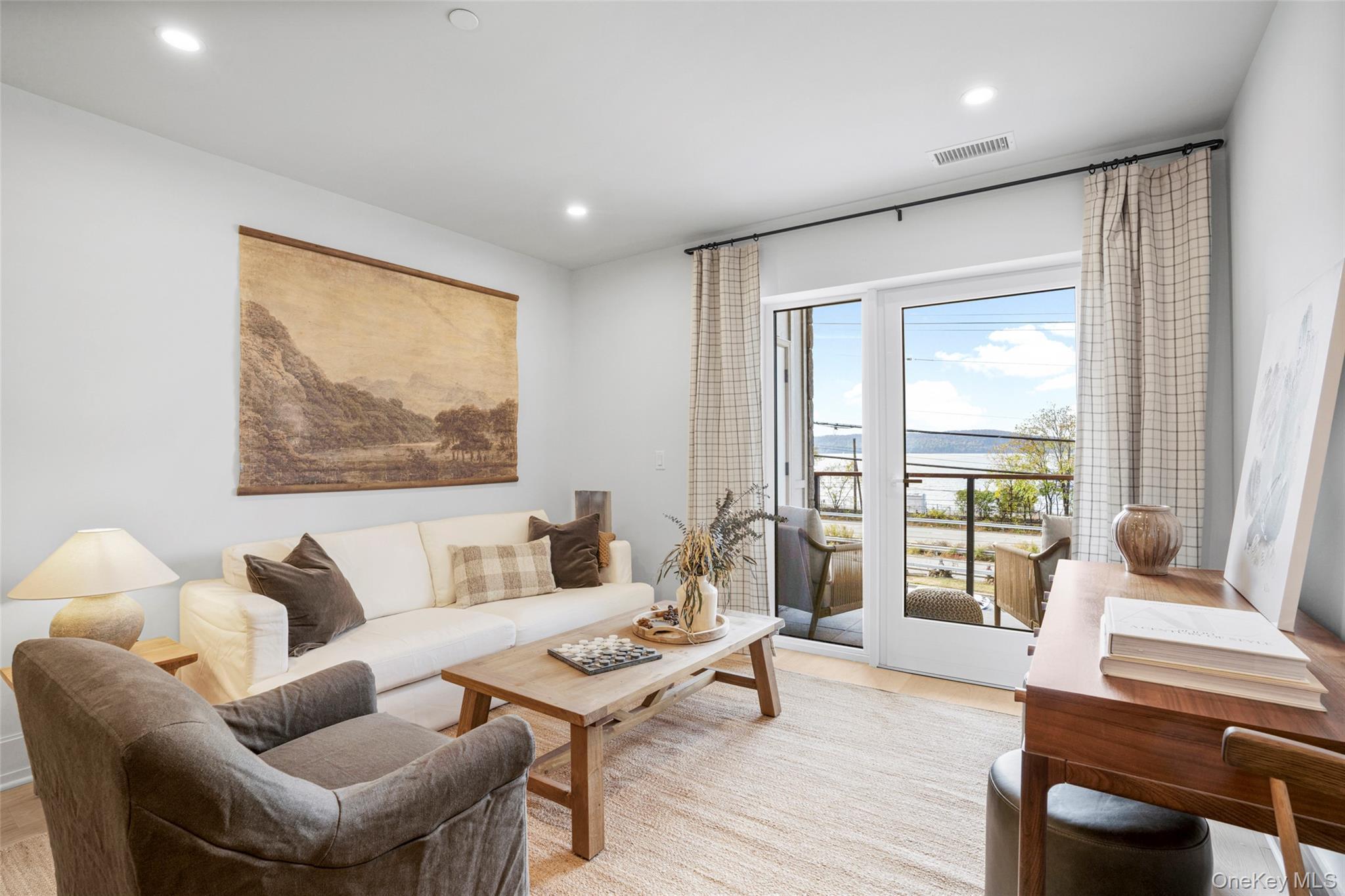 Condo Riverside  Westchester County, NY 10520, MLS-966211-12