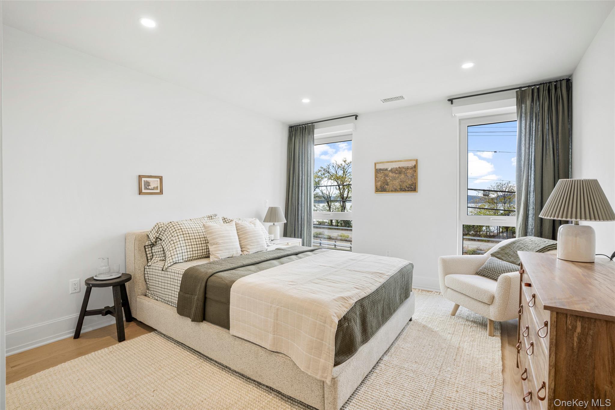 Condo Riverside  Westchester County, NY 10520, MLS-966211-20