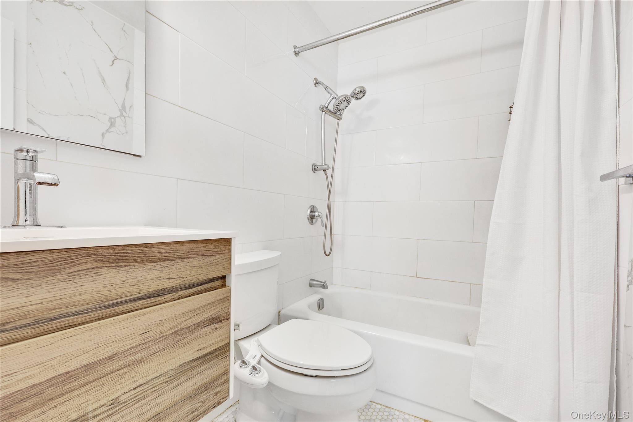 Condo 69th  Queens, NY 11364, MLS-966225-8