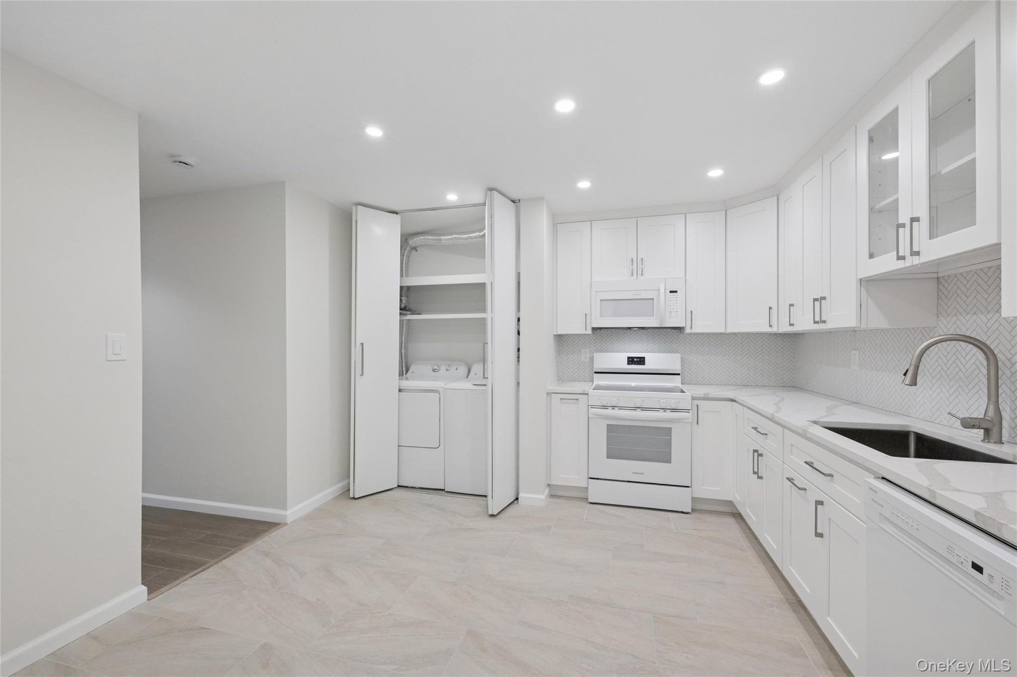 Condo Pheasant  Nassau County, NY 11576, MLS-966230-25