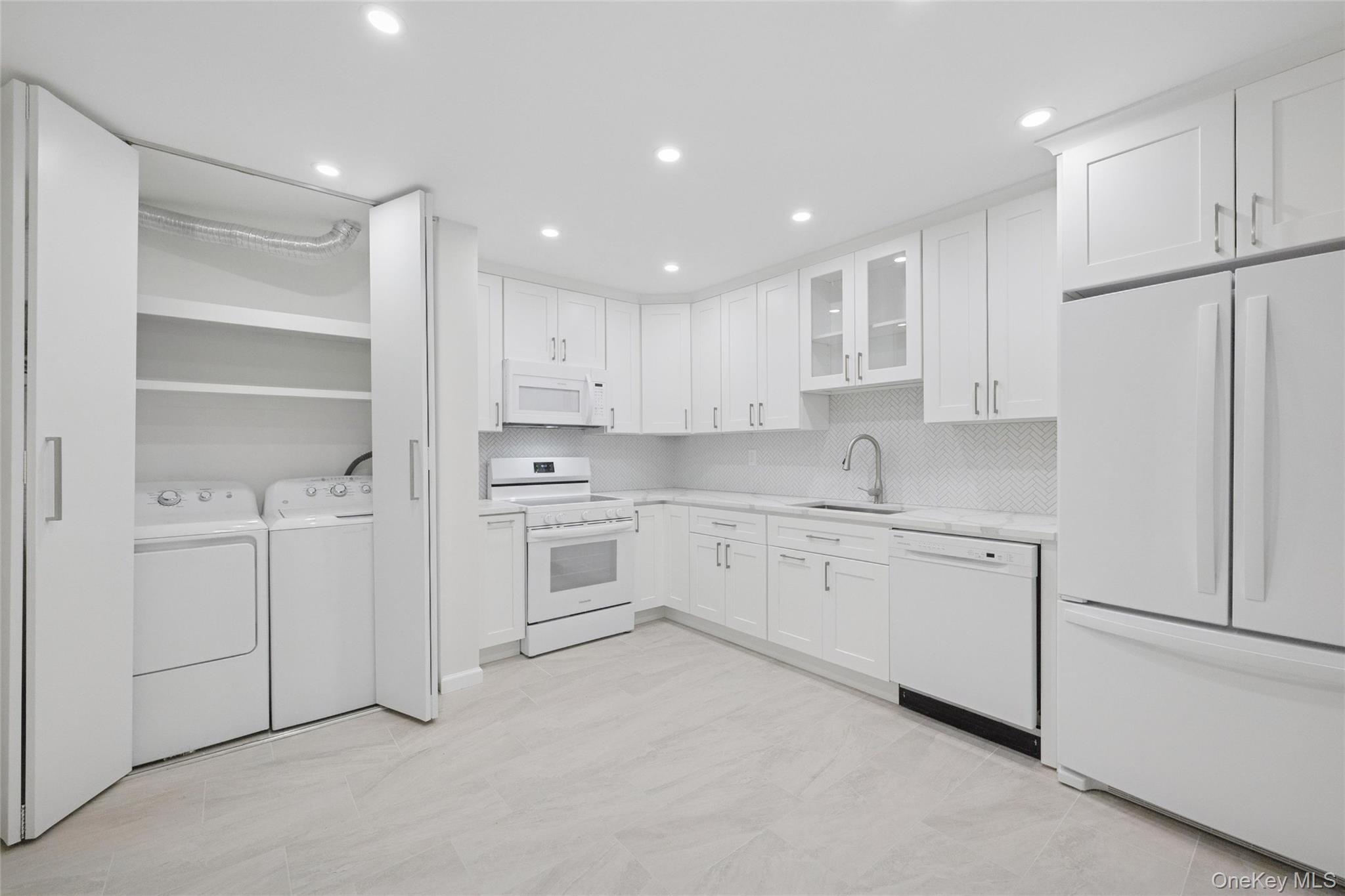 Condo Pheasant  Nassau County, NY 11576, MLS-966230-26