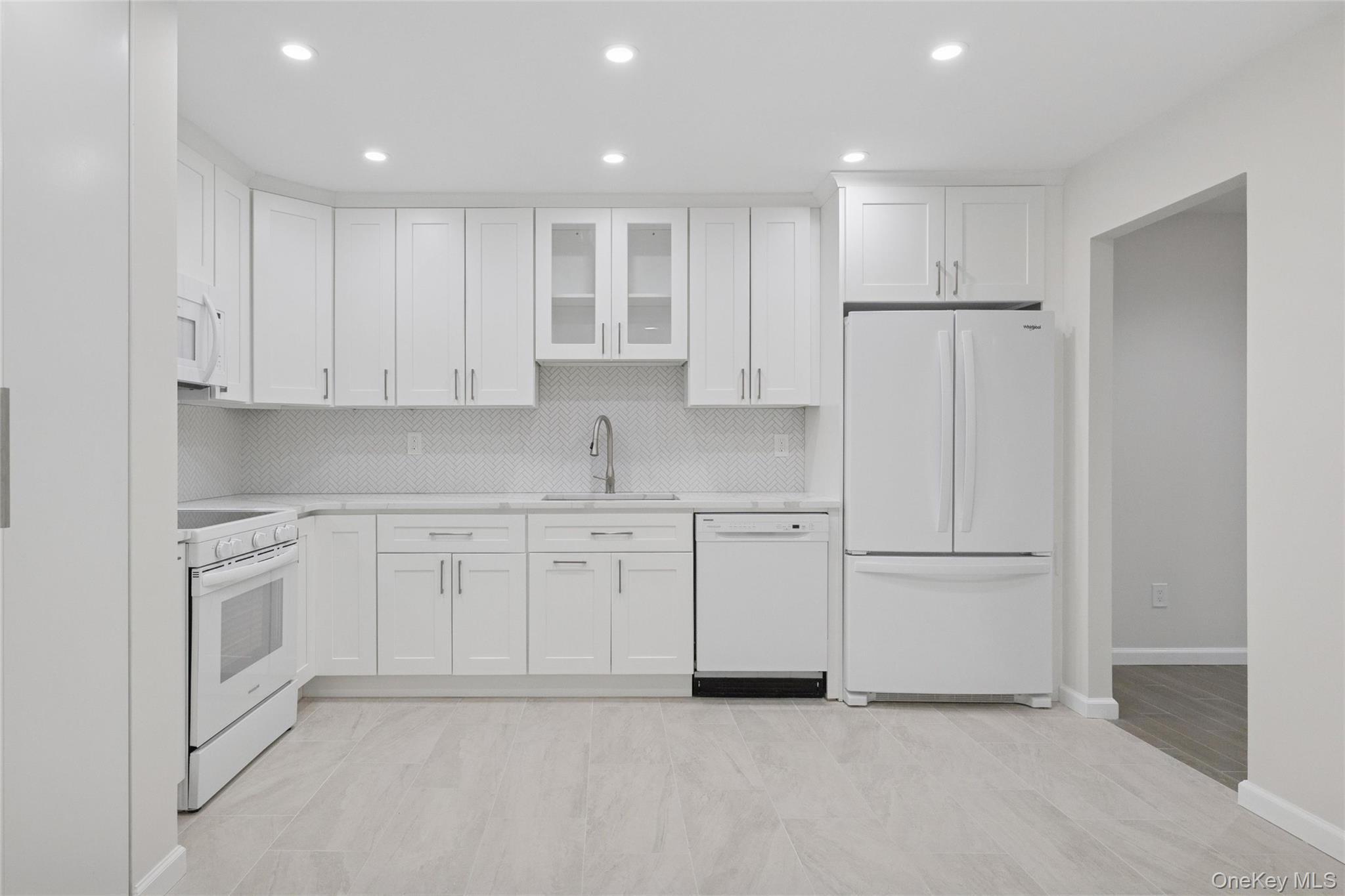 Condo Pheasant  Nassau County, NY 11576, MLS-966230-28