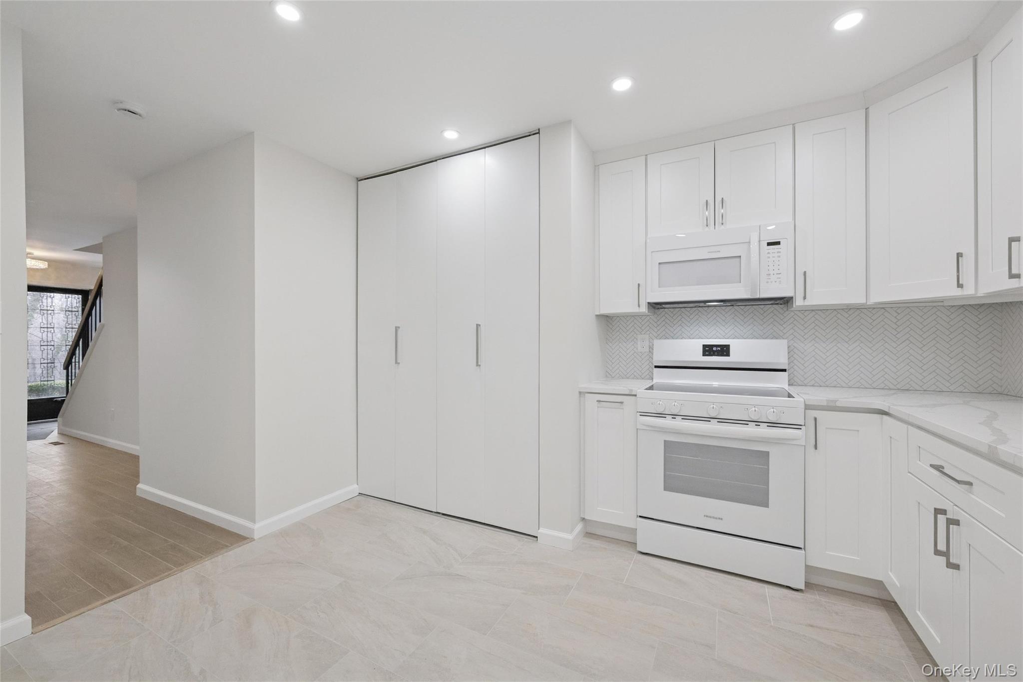 Condo Pheasant  Nassau County, NY 11576, MLS-966230-32