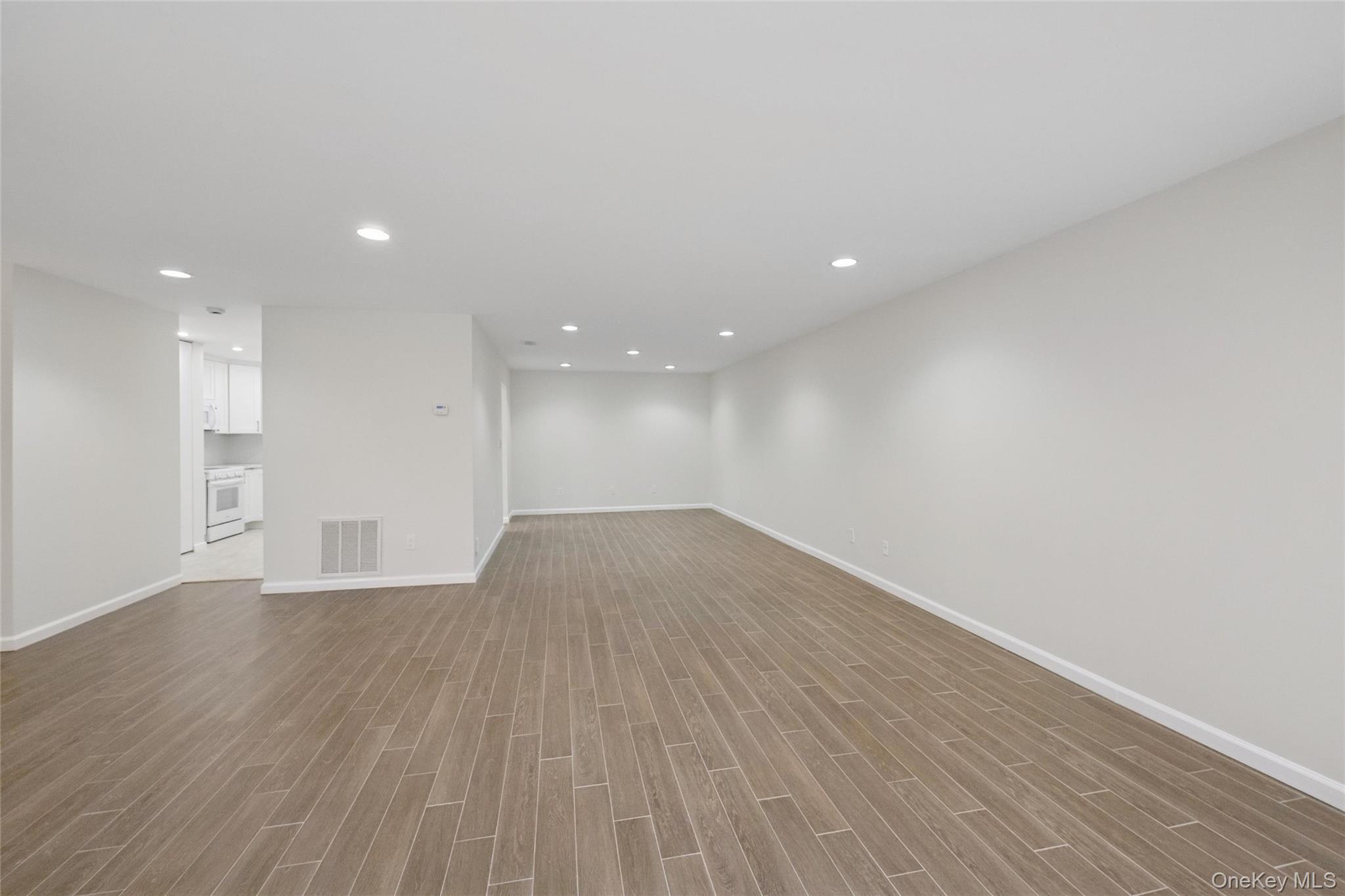 Condo Pheasant  Nassau County, NY 11576, MLS-966230-39