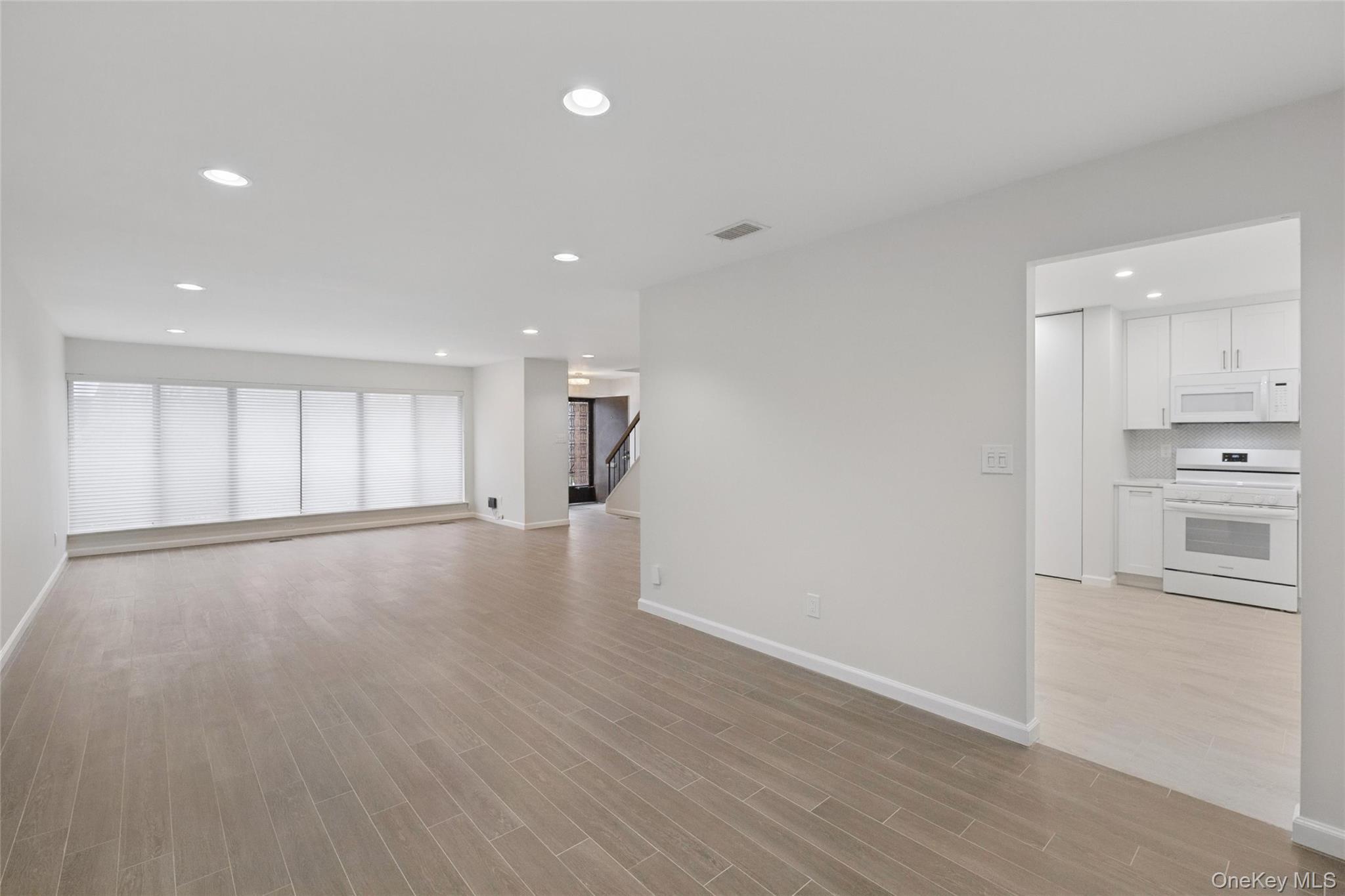 Condo Pheasant  Nassau County, NY 11576, MLS-966230-41