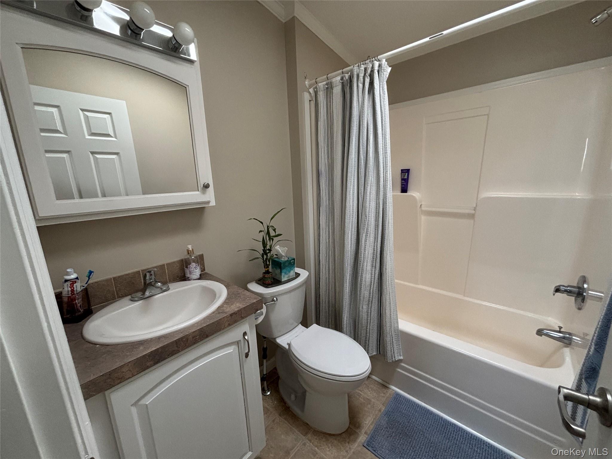 Single Family Old Country  Suffolk County, NY 11901, MLS-966254-11