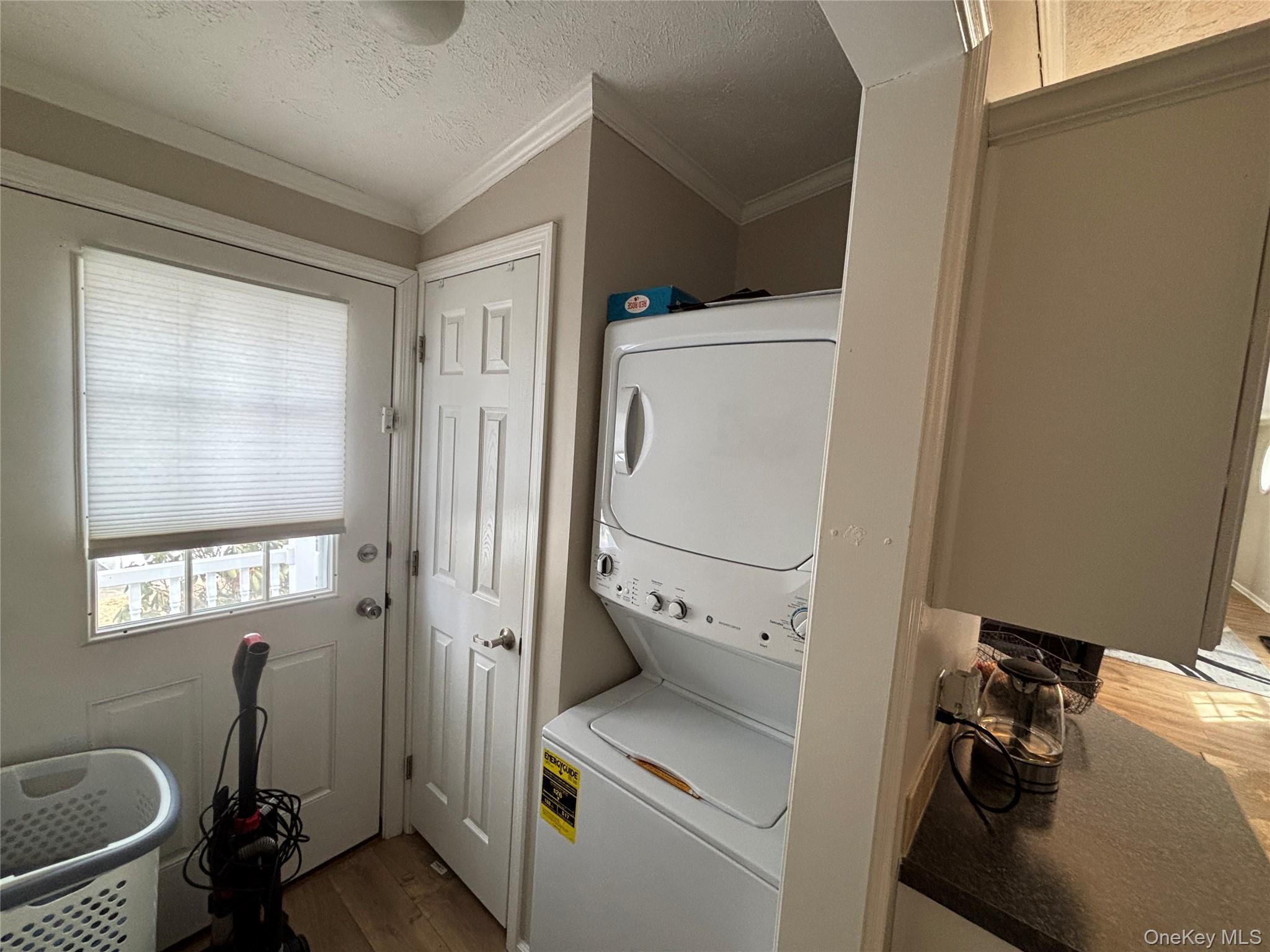 Single Family Old Country  Suffolk County, NY 11901, MLS-966254-22