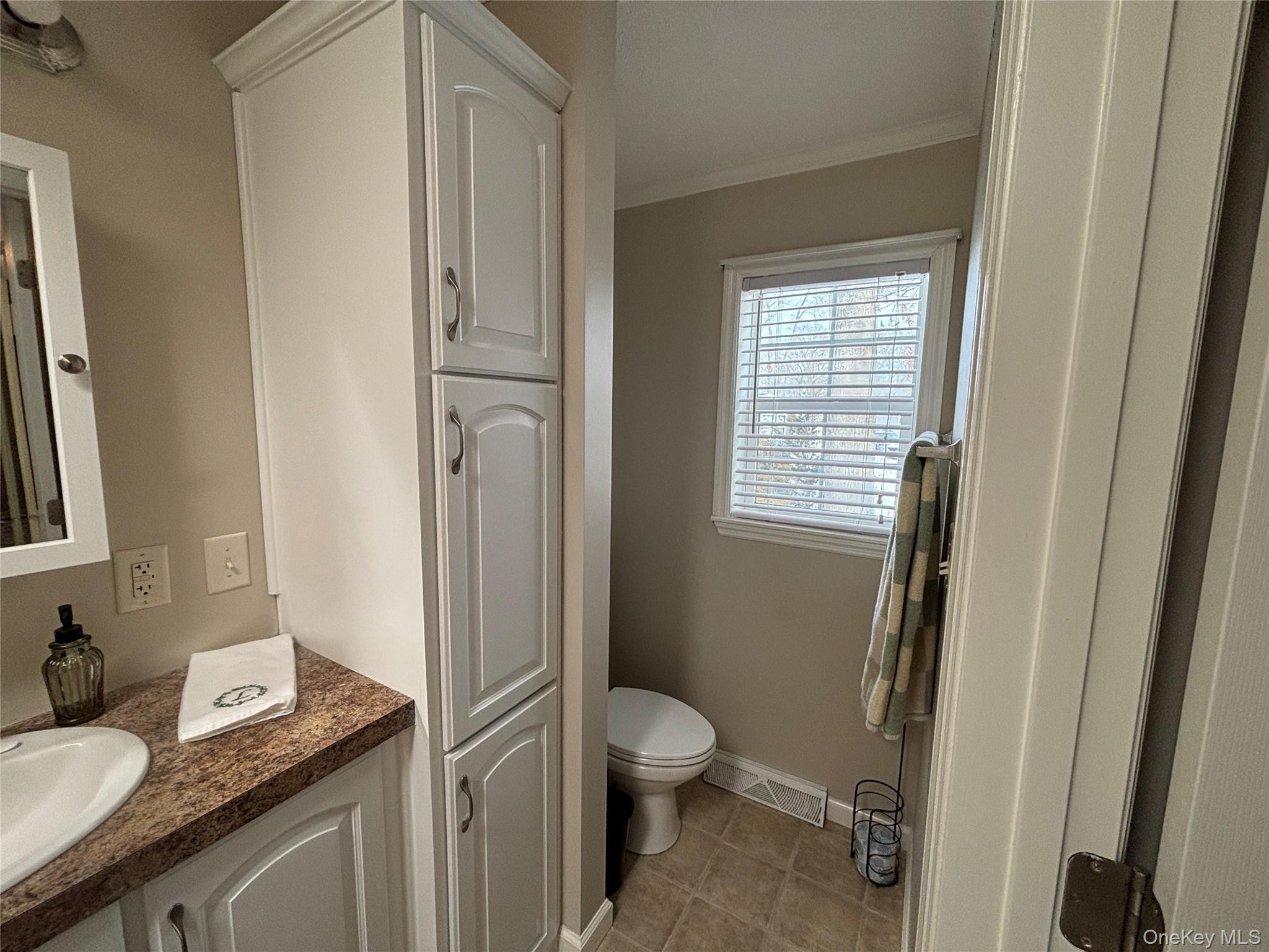 Single Family Old Country  Suffolk County, NY 11901, MLS-966254-25