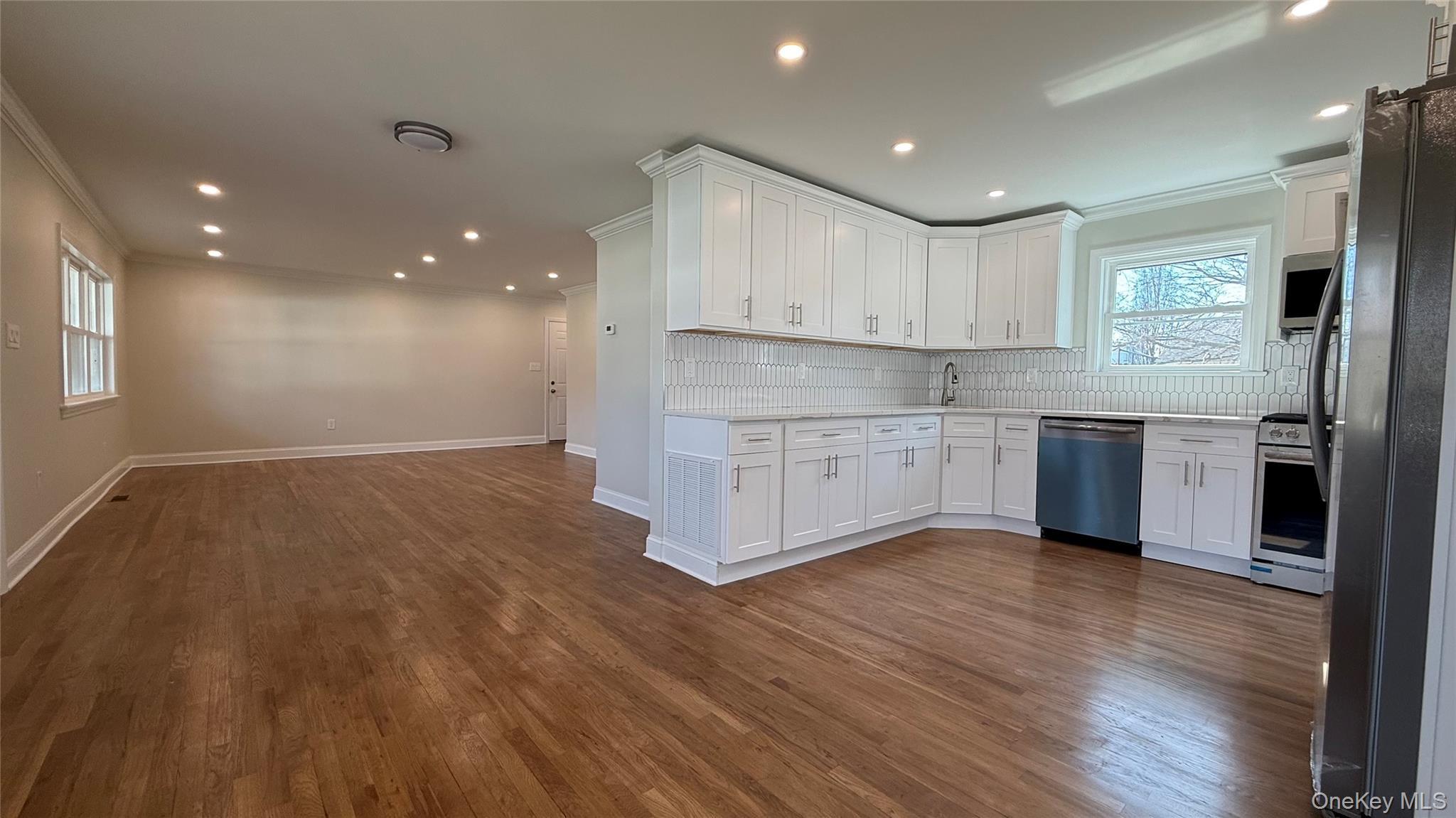 Single Family 4th  Suffolk County, NY 11704, MLS-966272-4