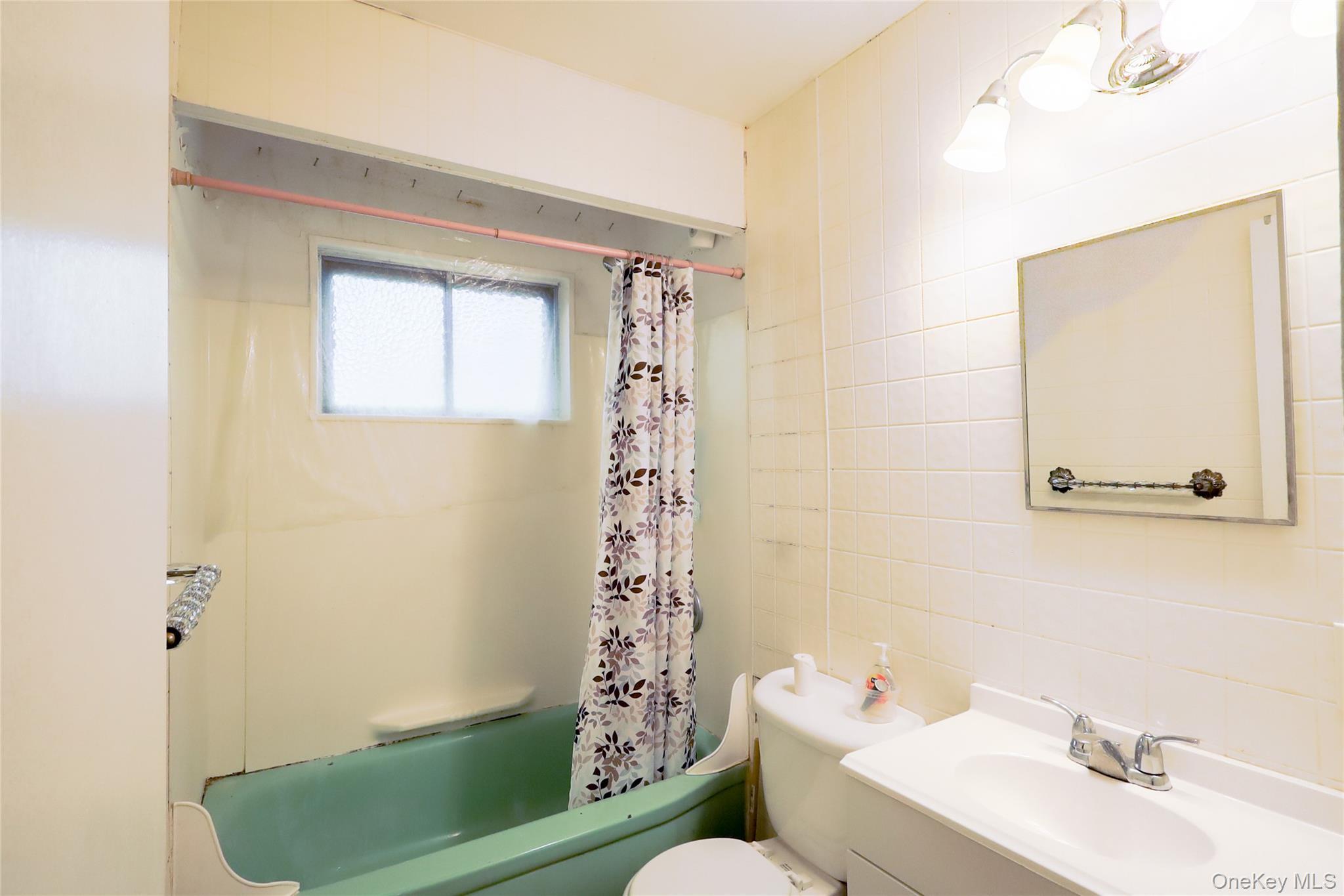 Single Family Champlain Suffolk County, NY 11776, MLS-966295-13