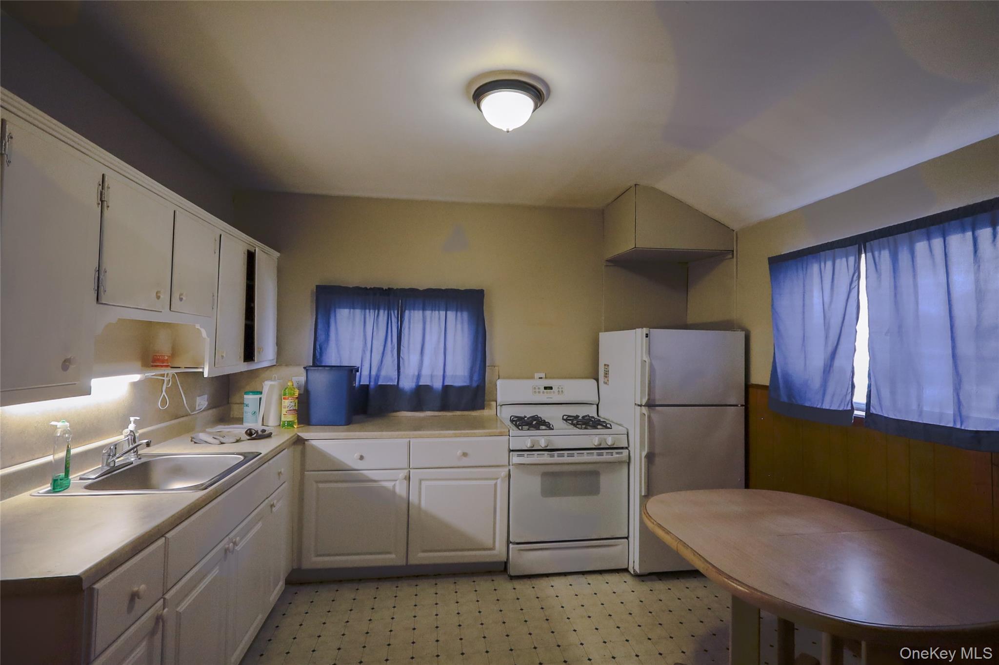 Single Family Champlain Suffolk County, NY 11776, MLS-966295-3