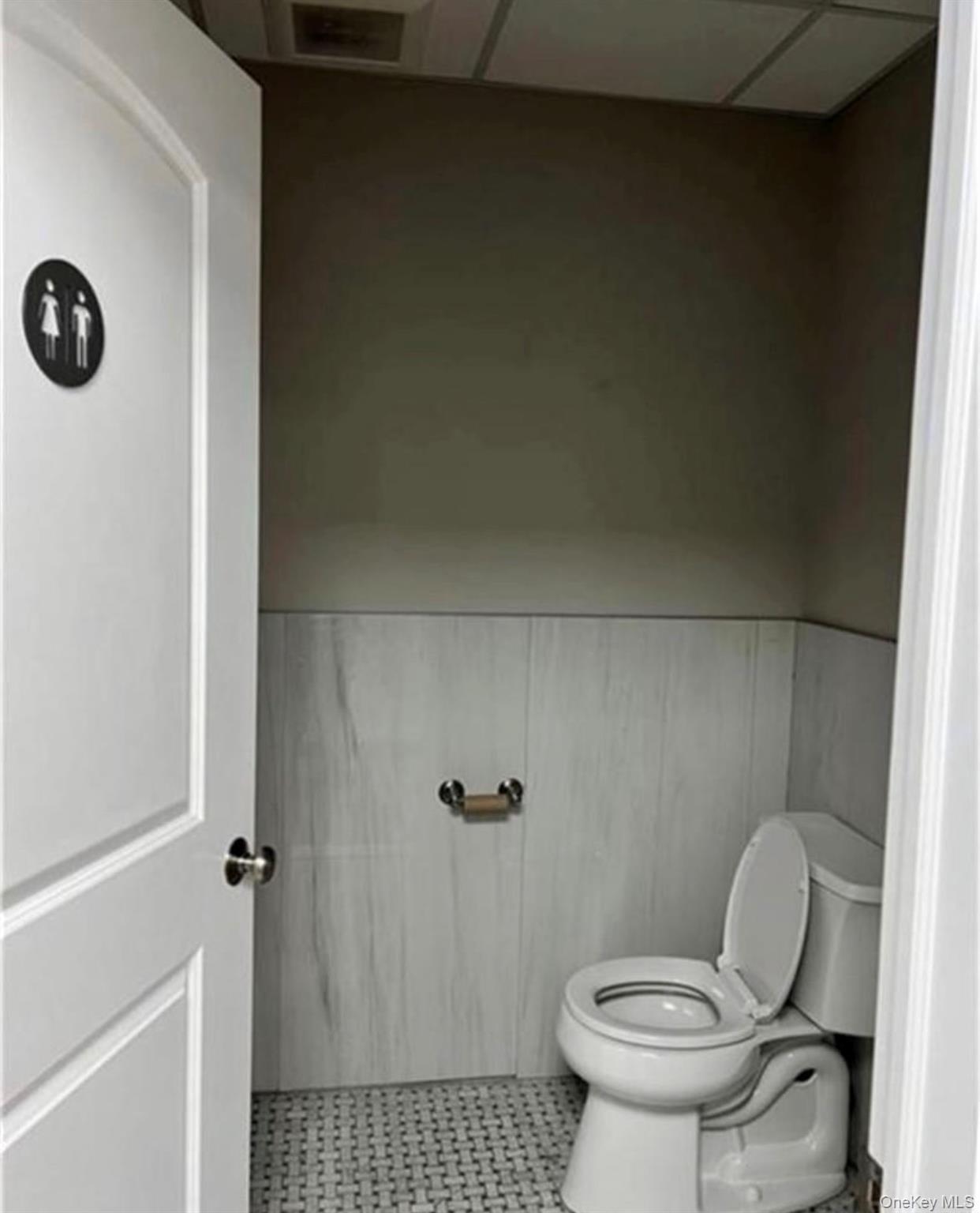 Commercial Lease Tremont  Bronx, NY 10465, MLS-966322-2