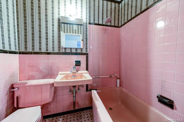 Single Family Cook  Queens, NY 11379, MLS-966329-10