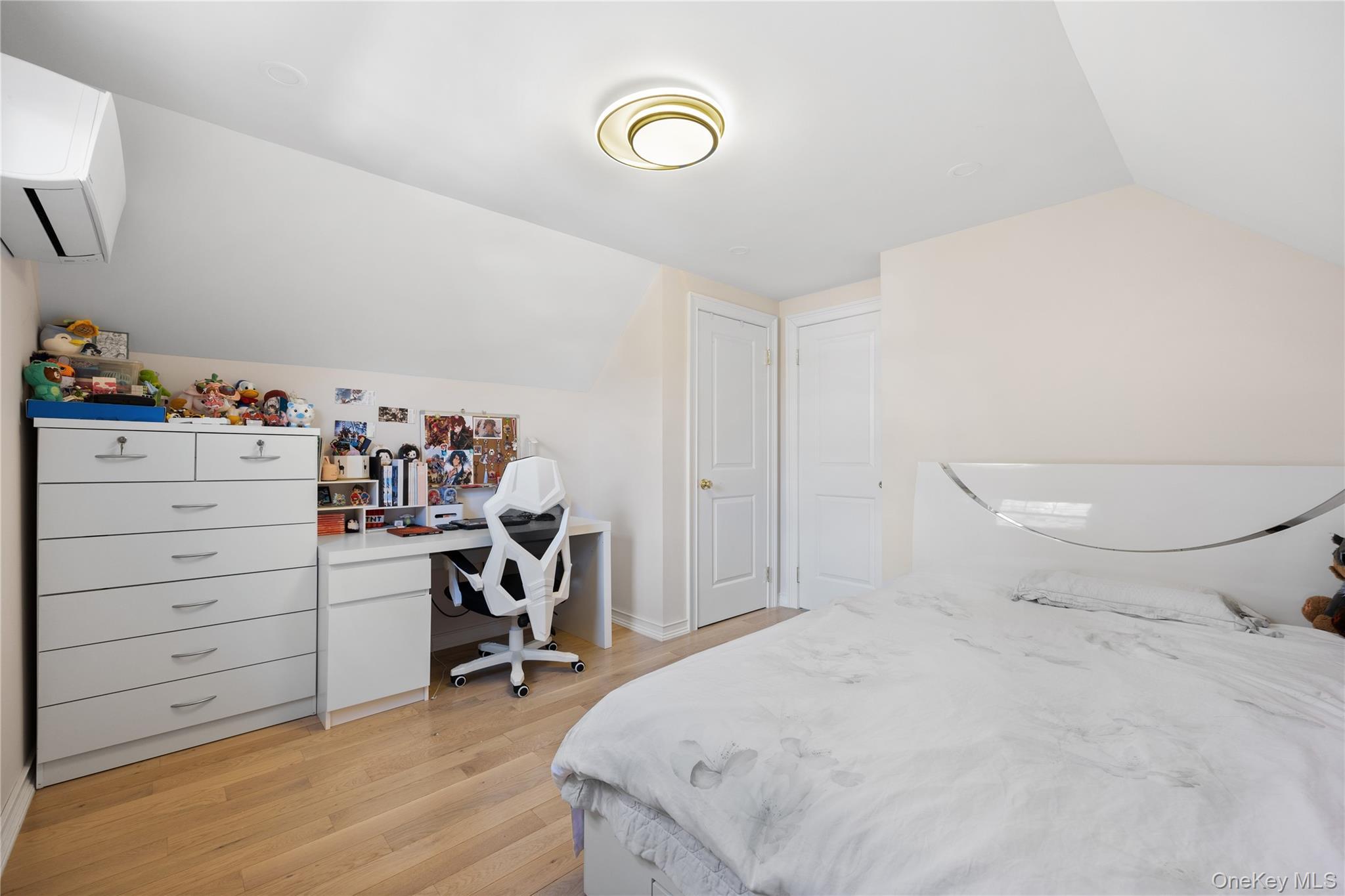 Single Family 19th Queens, NY 11357, MLS-966345-16