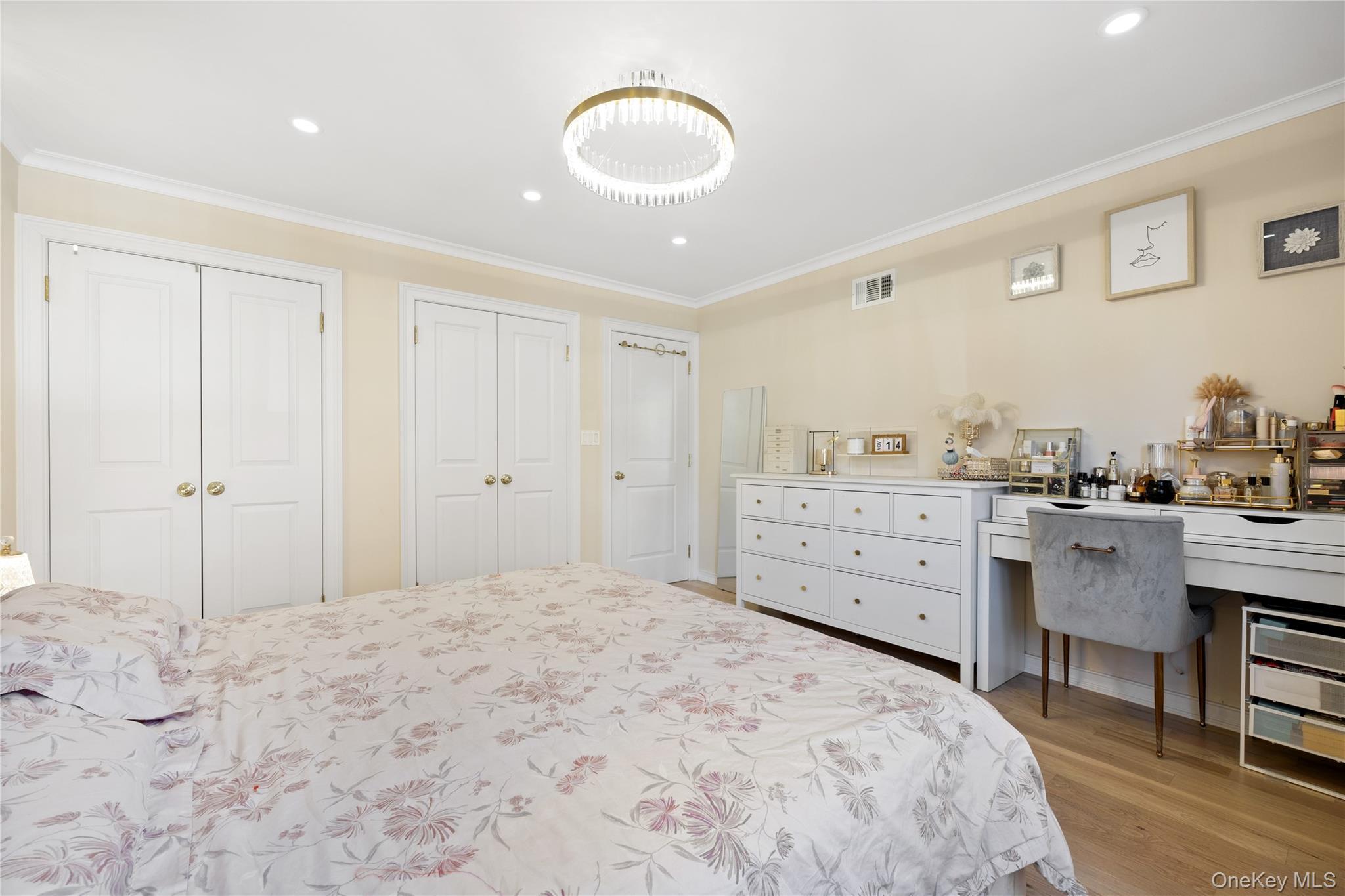 Single Family 19th Queens, NY 11357, MLS-966345-23