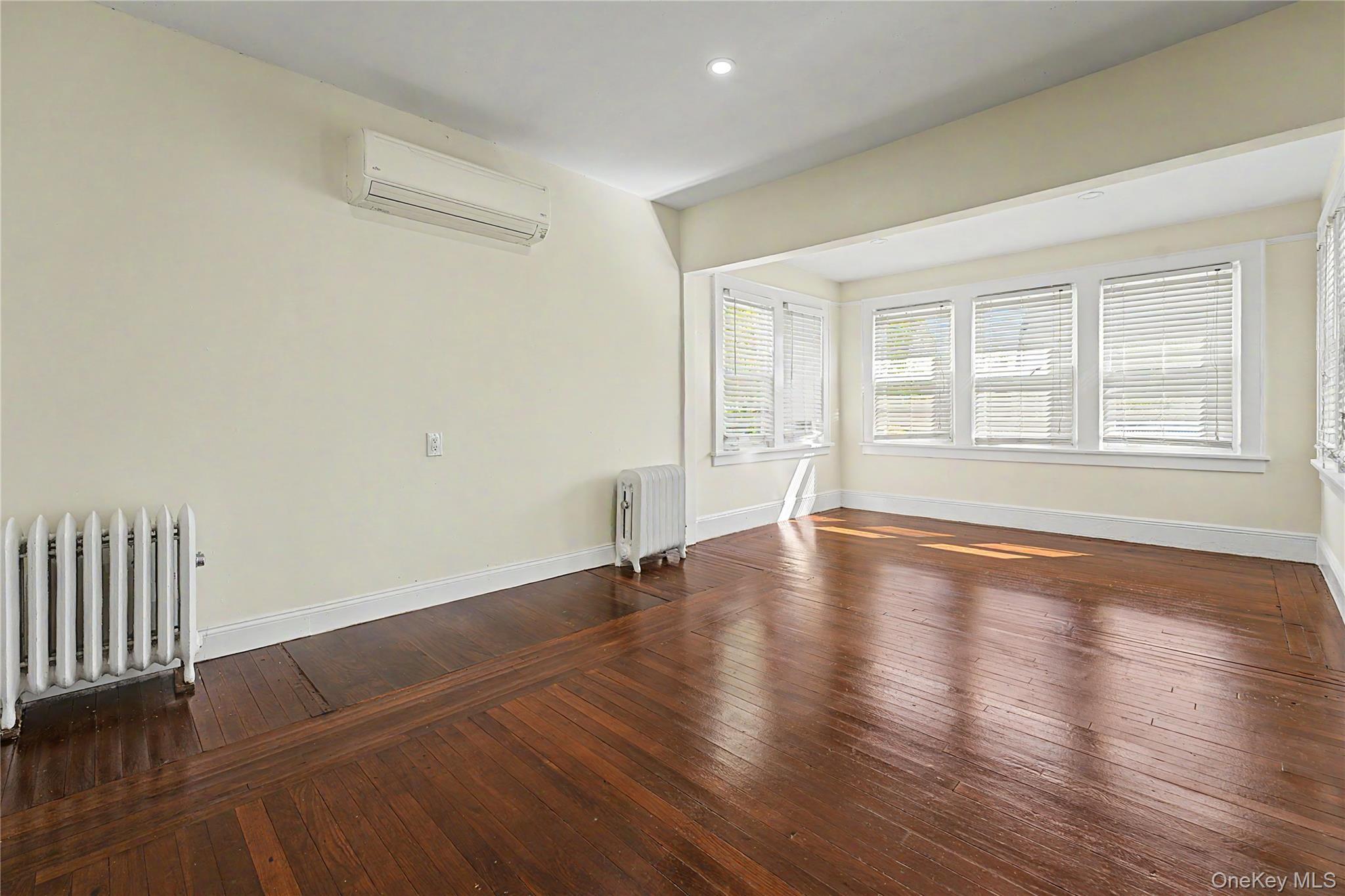 Single Family Malden  Nassau County, NY 11563, MLS-966395-5